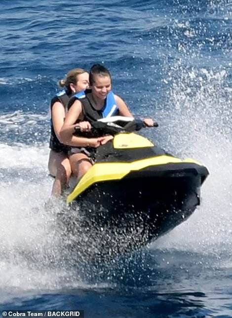 Selena_Gomez_-_In_Italy_0803202206.jpg