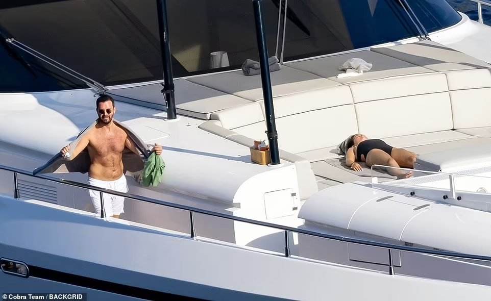 Selena_Gomez_-_In_Italy_0803202207.jpg