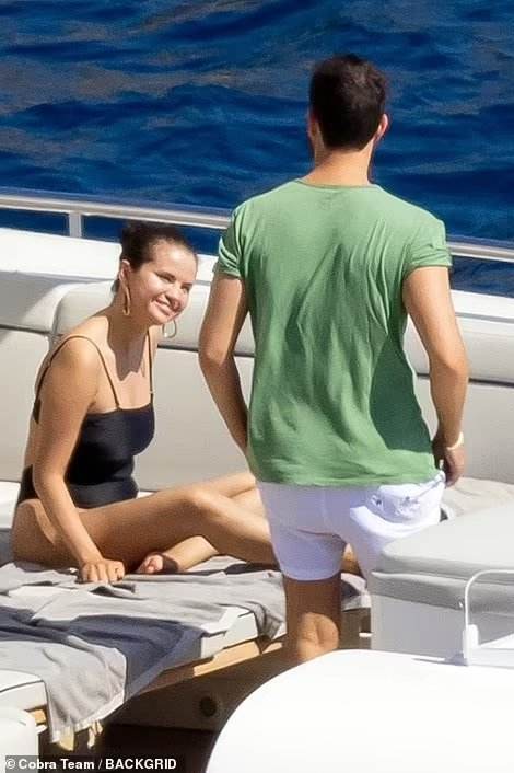 Selena_Gomez_-_In_Italy_0803202226.jpg