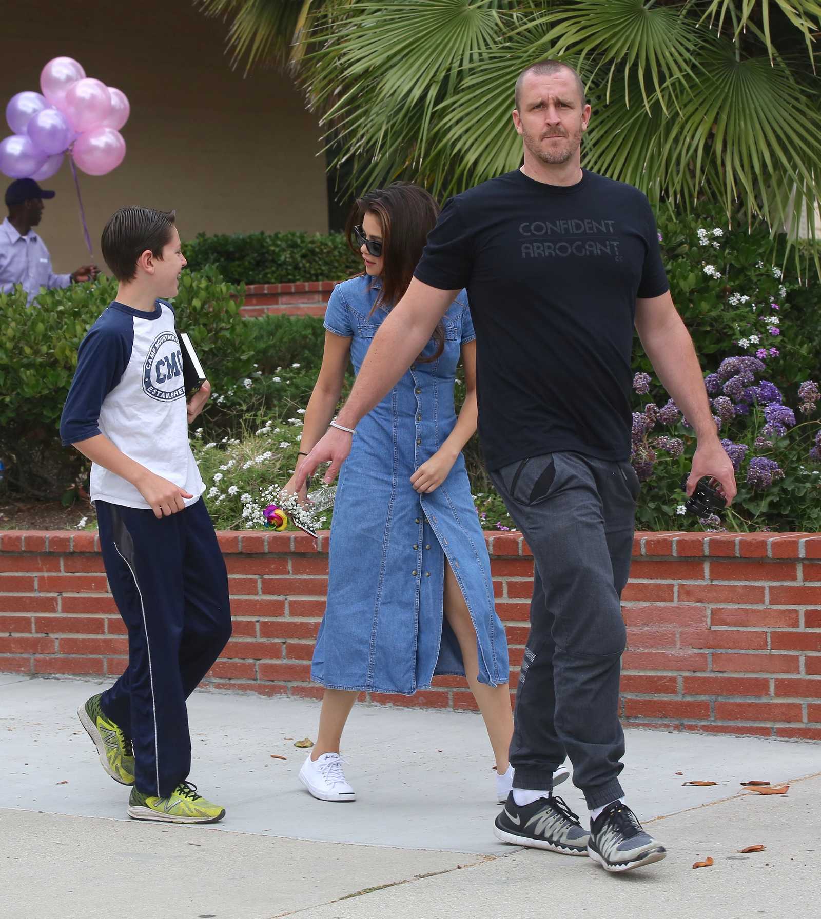 Selena_Gomez_-_In_Los_Angeles_on_June_10-03.jpg