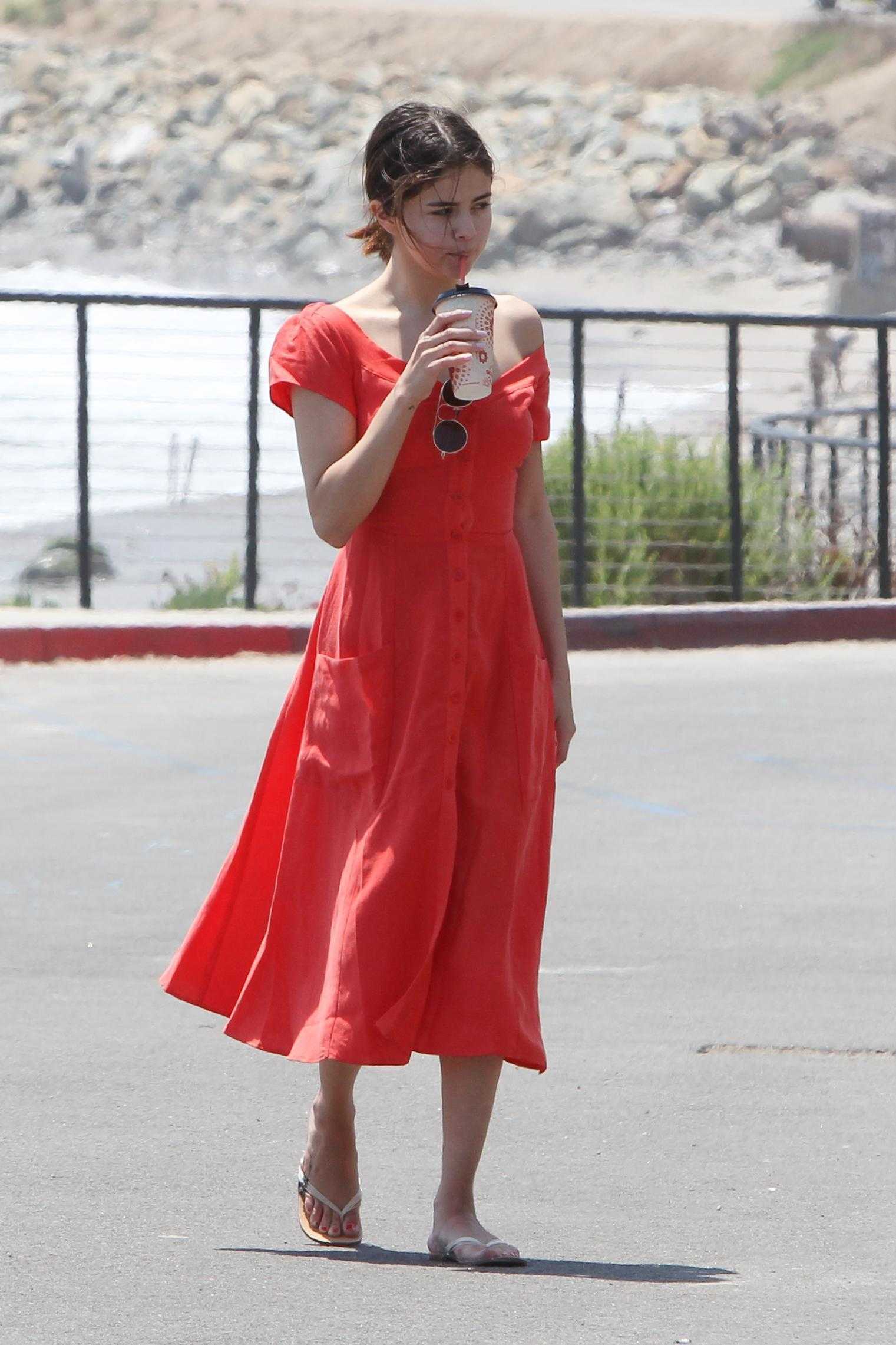 Selena_Gomez_-_In_Malibu2C_California_on_July_11-08.jpg