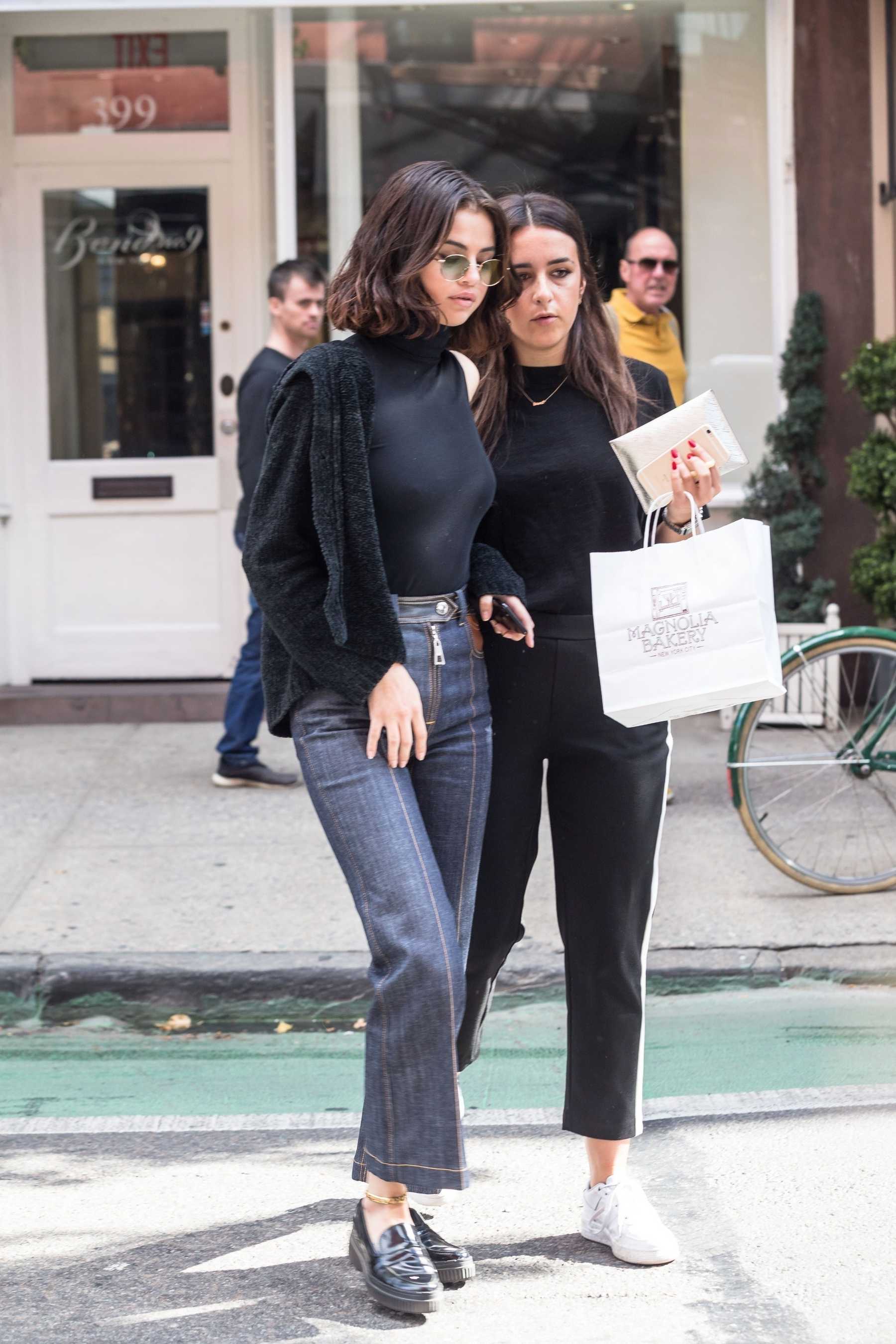 Selena_Gomez_-_In_NYC_on_October_3-03.jpg