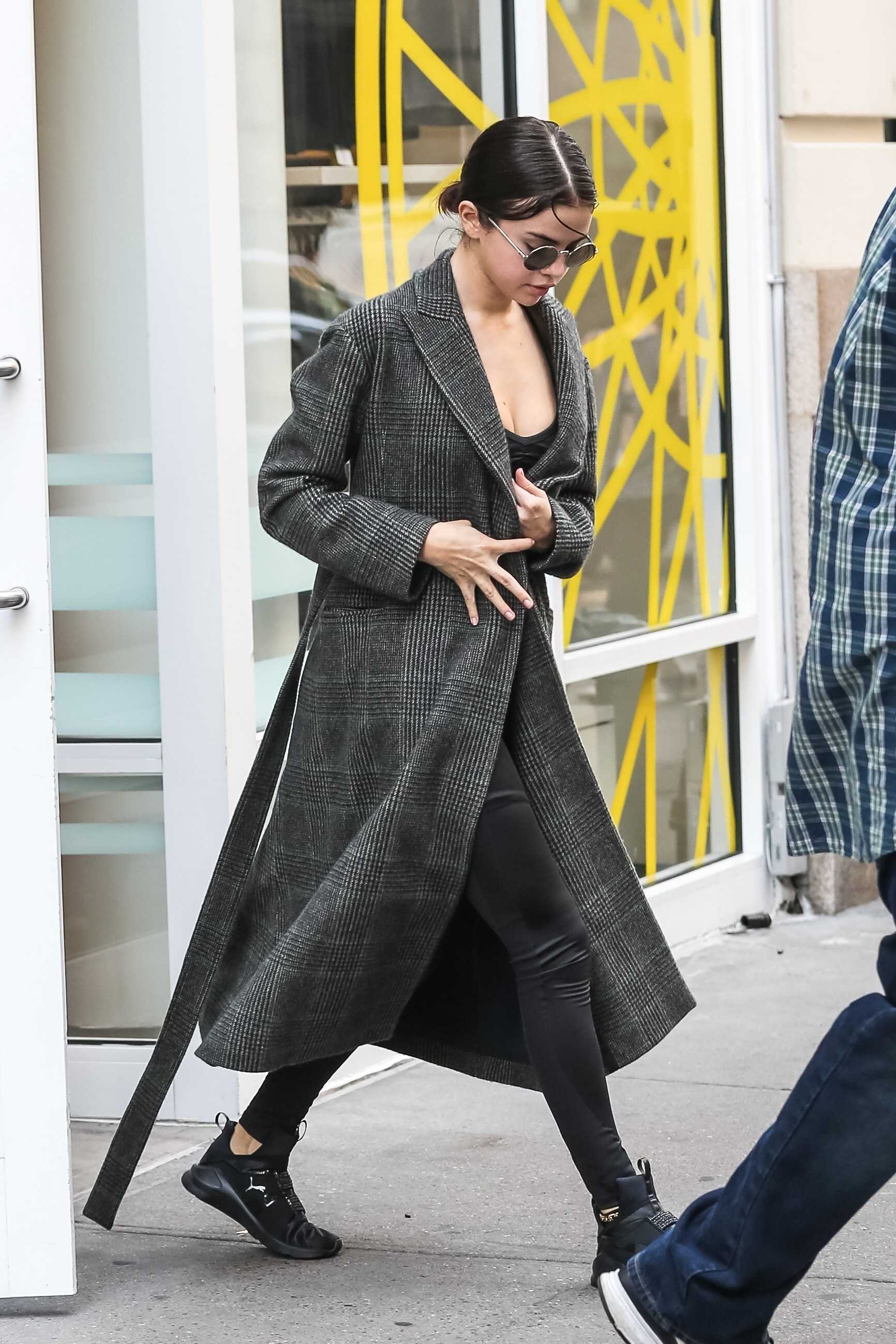 Selena_Gomez_-_In_NYC_on_September_16-12.jpg