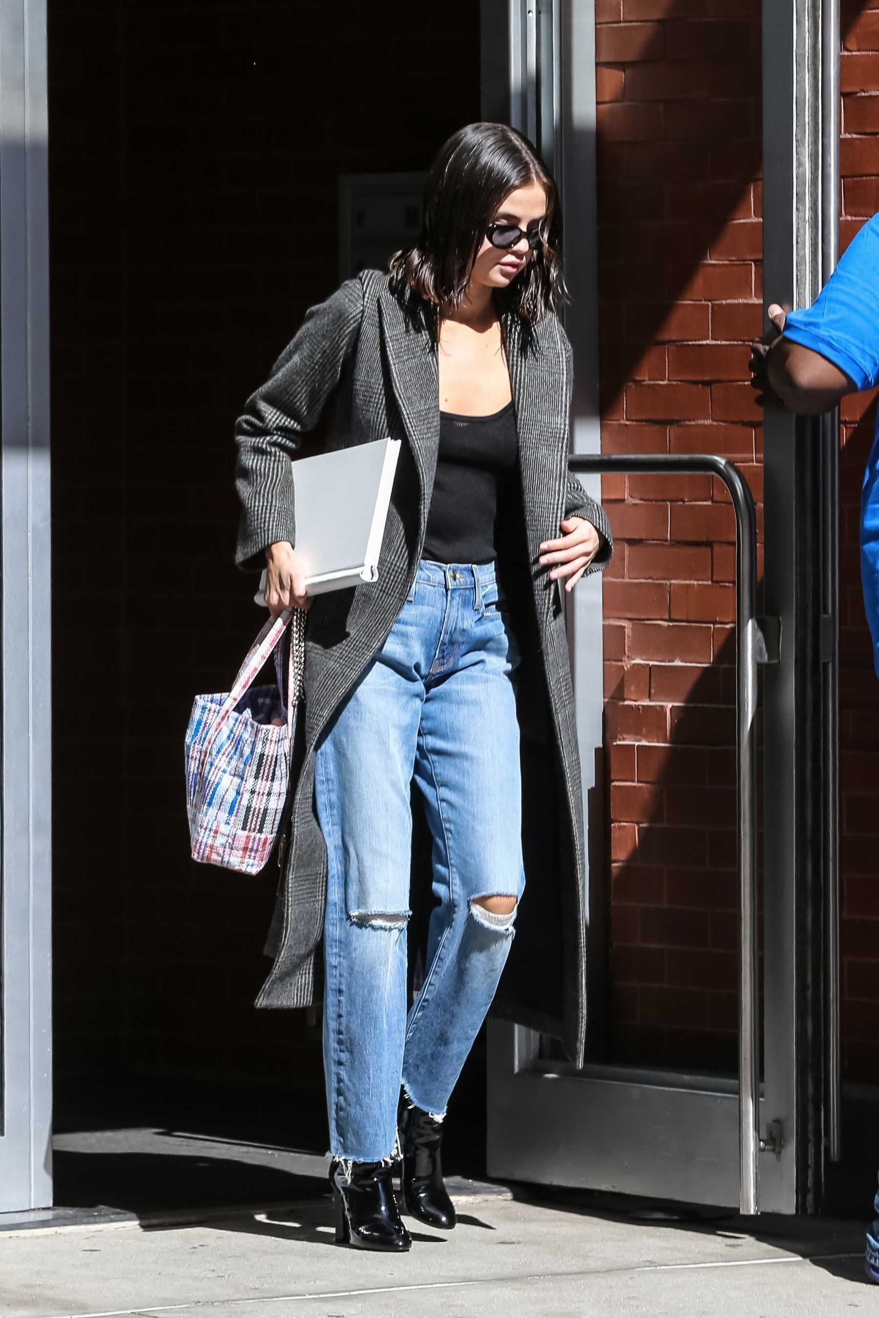 Selena_Gomez_-_In_NYC_on_September_9-02.jpg