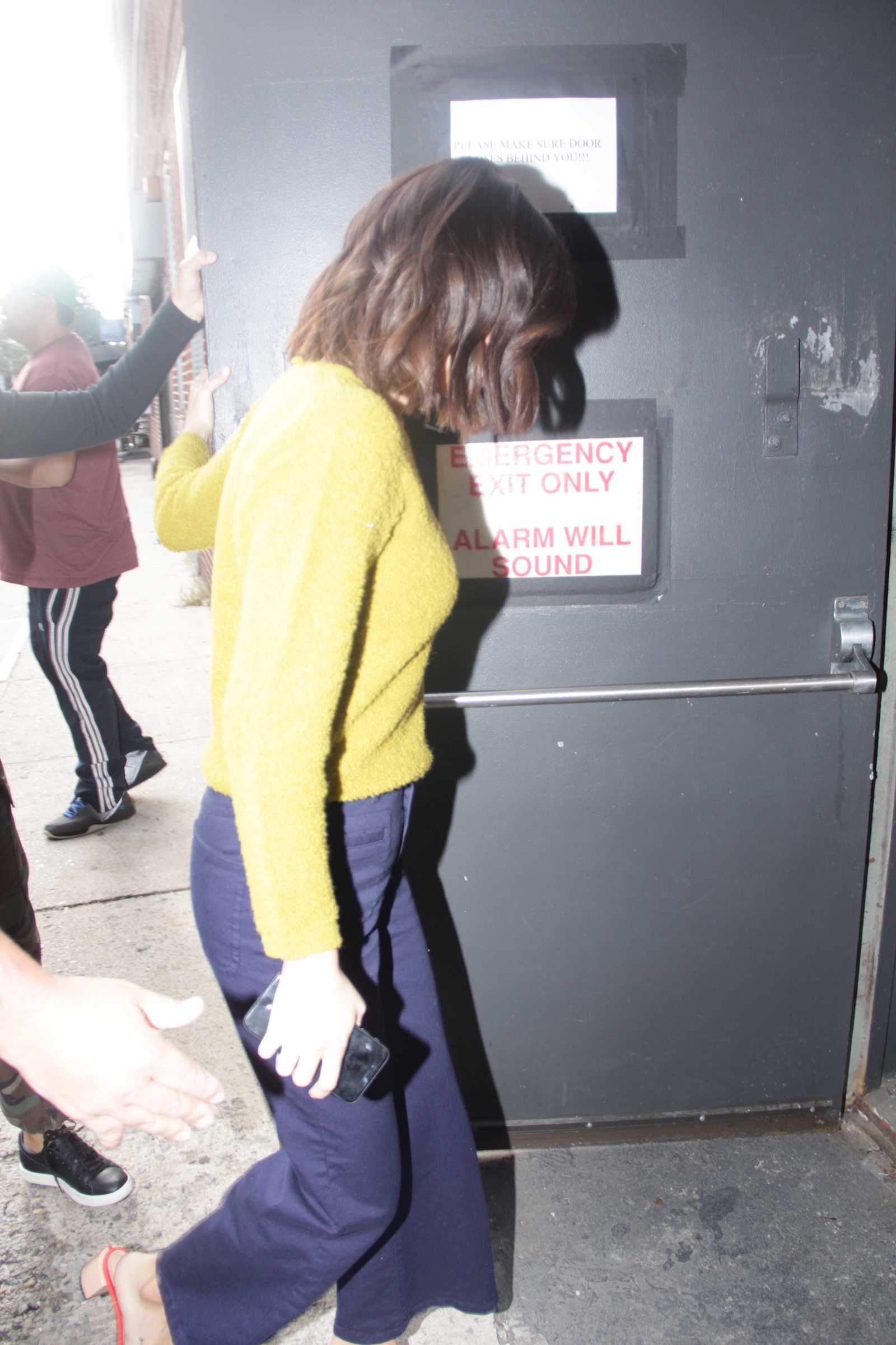 Selena_Gomez_-_In_New_York2C_NY_on_September_8-03.jpg