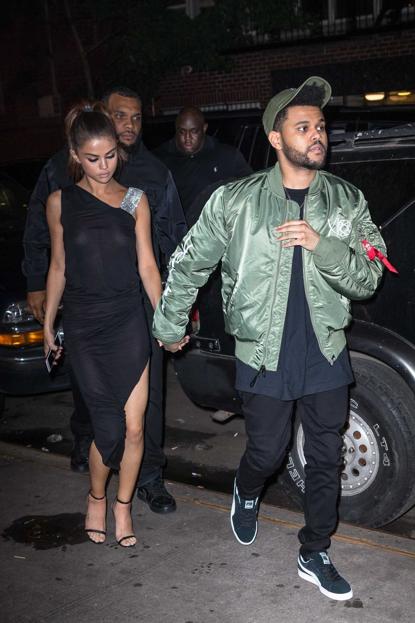 Selena_Gomez_-_In_New_York_on_June_6-09.jpg