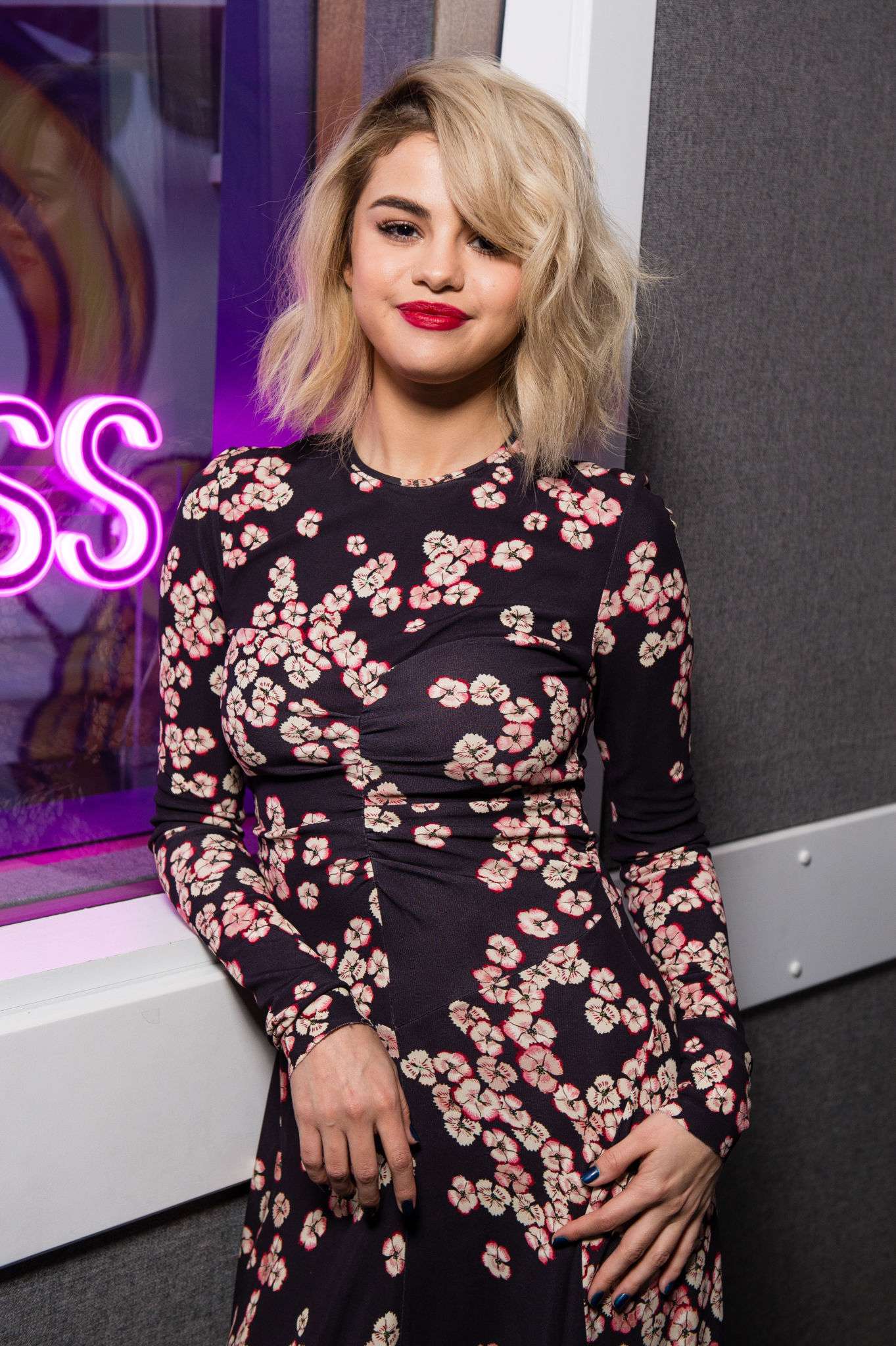 Selena_Gomez_-_KISS_FM_Studio_in_London2C_UK_on_December_4-01.jpg