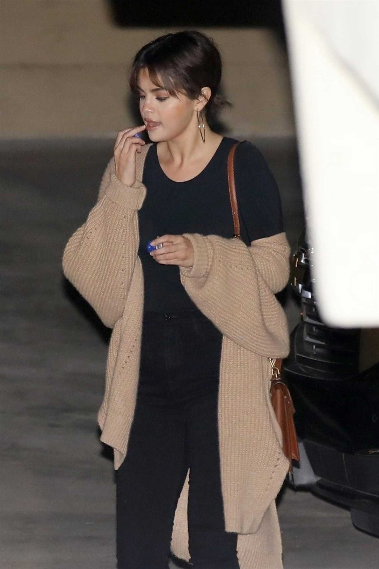 Selena_Gomez_-_Leaves_church_in_LA_on_March_72C_2018-07.jpg