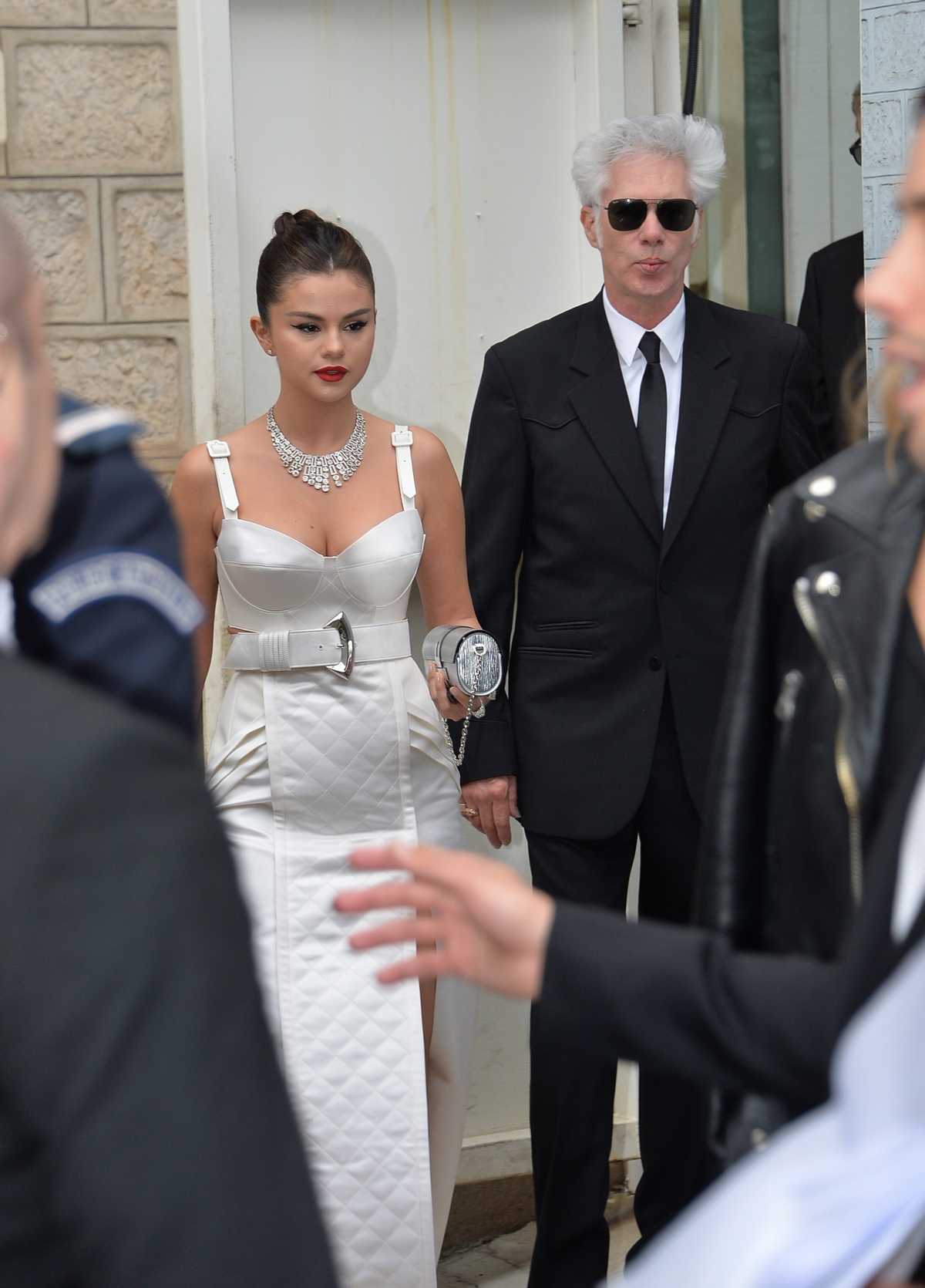 Selena_Gomez_-_Leaving_Carlton_Hotel_in_Cannes_-_05142019-07.jpg