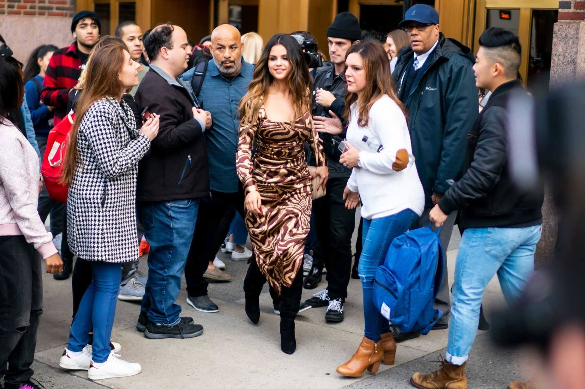 Selena_Gomez_-_Leaving_Z100_on_October_282C_2019-04.jpg