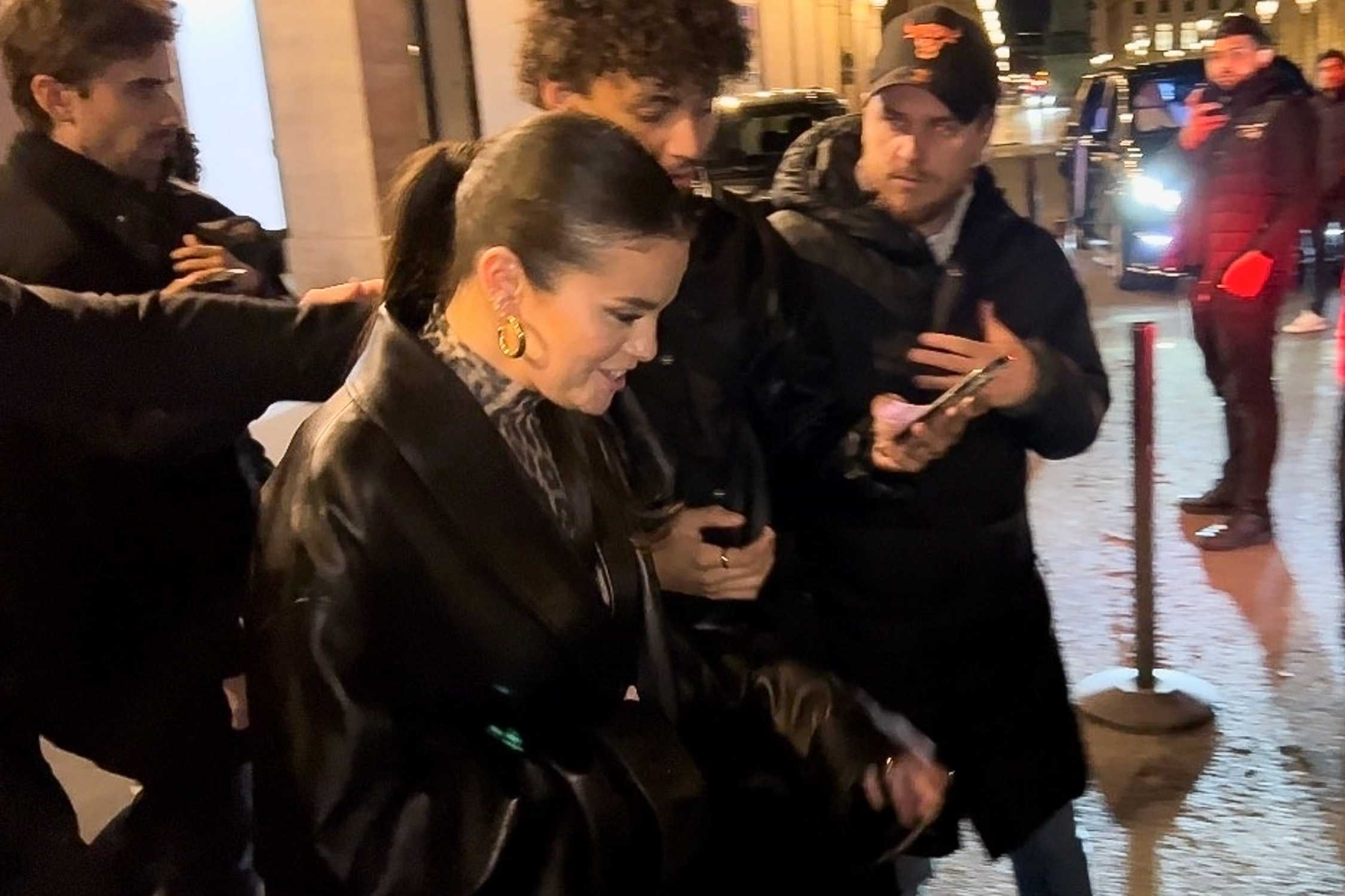 Selena_Gomez_-_Leaving_a_hotel_in_Paris_September_242C_202302.jpg