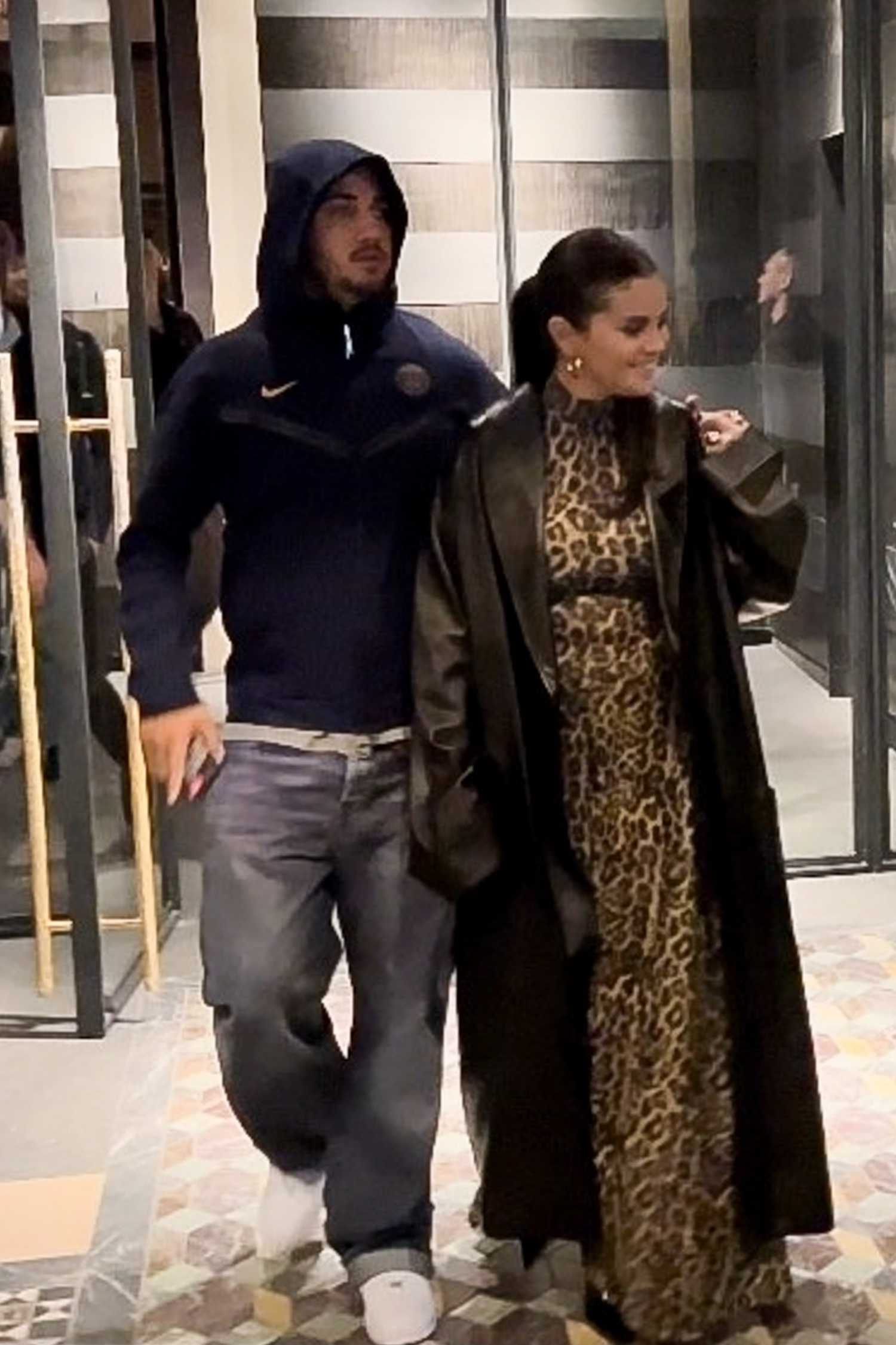 Selena_Gomez_-_Leaving_a_hotel_in_Paris_September_242C_202303.jpg