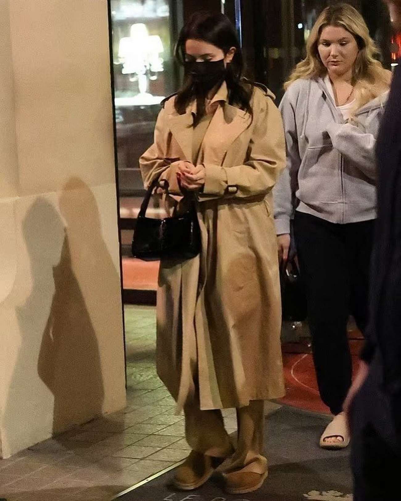 Selena_Gomez_-_Leaving_hotel_Royal_Monceau_in_Paris2C_France_-_0604202301.jpg
