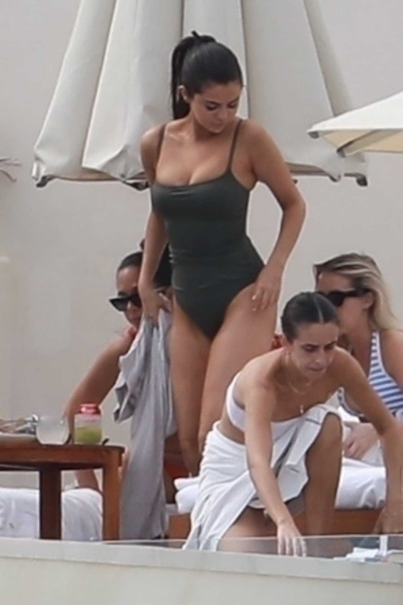 Selena_Gomez_-_Looks_stunning_on_the_beach_in_Cabo_San_Lucas2C_Mexico_February_92C_2019-01.jpg