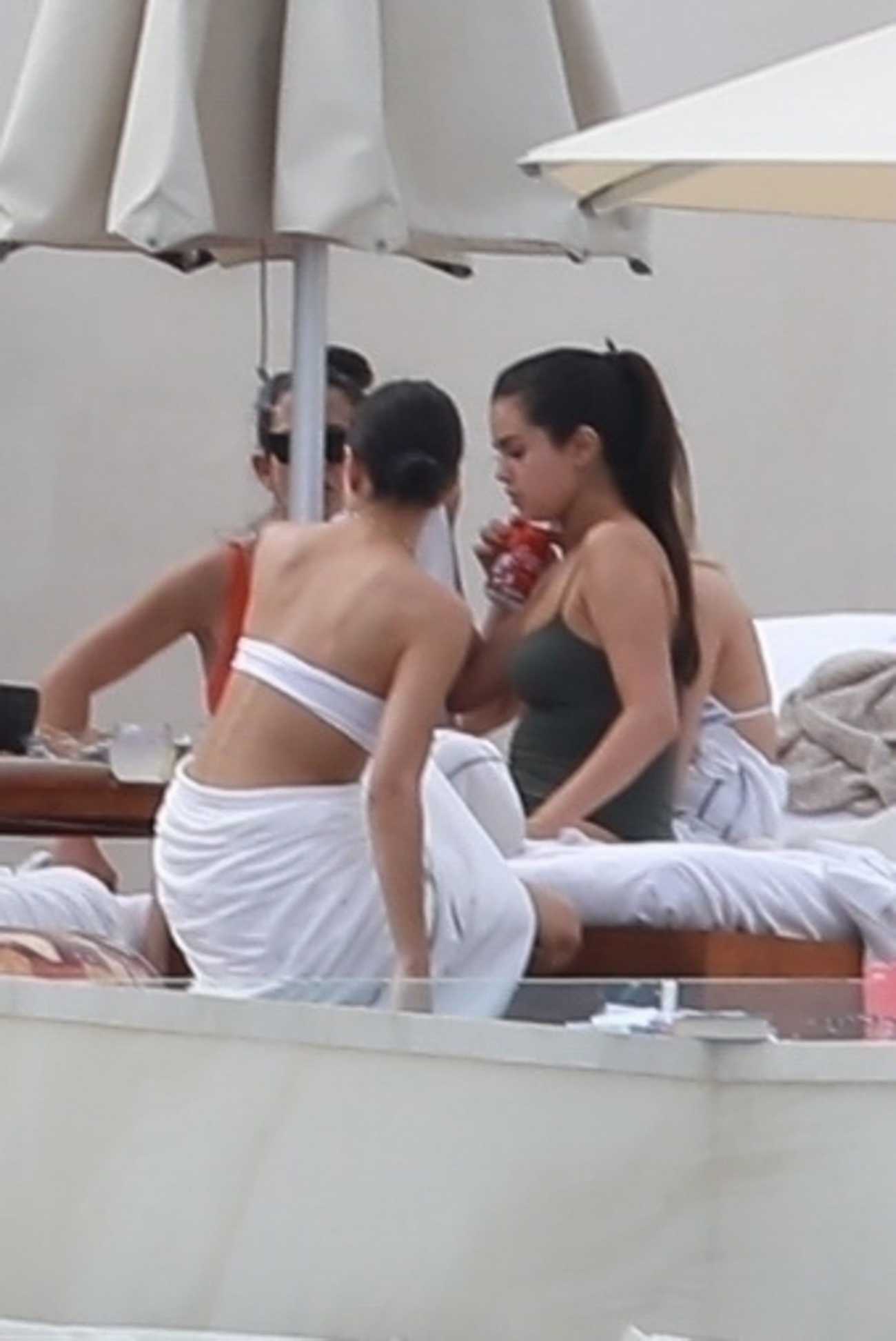 Selena_Gomez_-_Looks_stunning_on_the_beach_in_Cabo_San_Lucas2C_Mexico_February_92C_2019-07.jpg