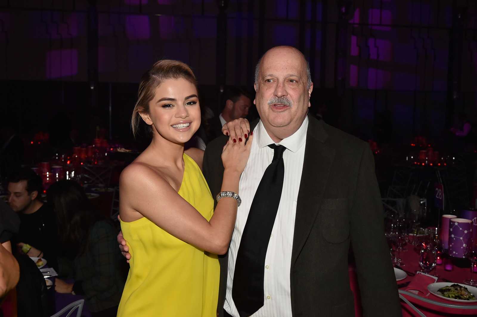 Selena_Gomez_-_Lupus_Research_Alliance__Breaking_Through_Lupus_Gala__on_November_20-07.jpg
