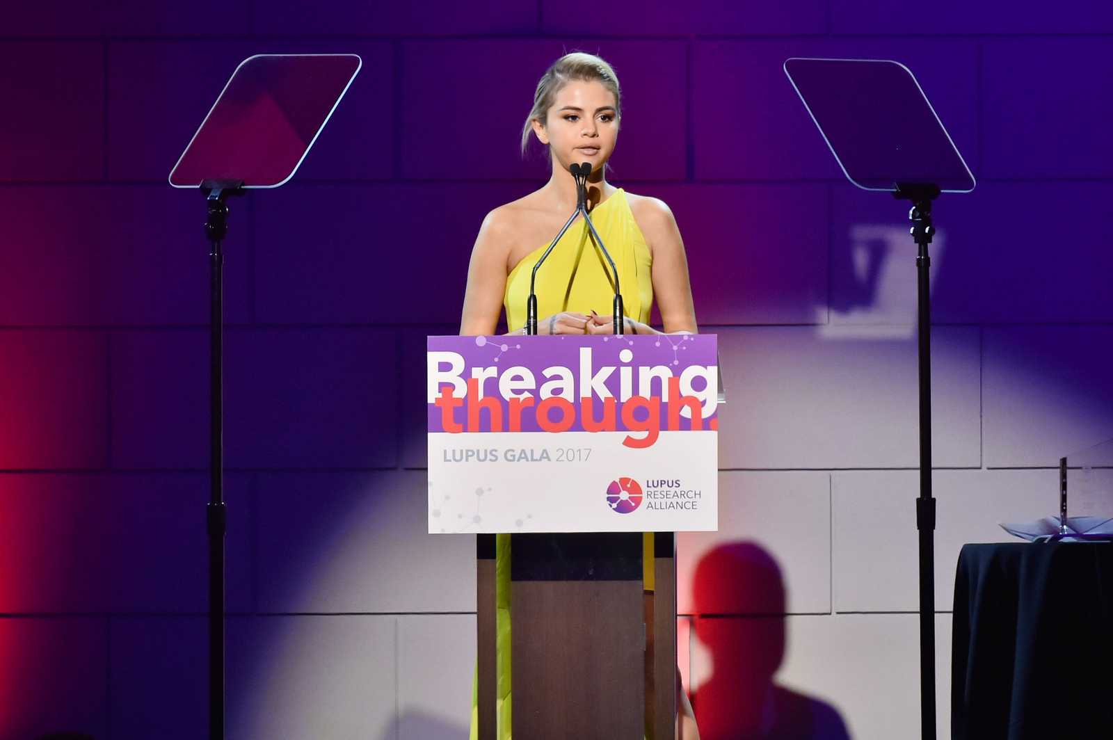 Selena_Gomez_-_Lupus_Research_Alliance__Breaking_Through_Lupus_Gala__on_November_20-18.jpg