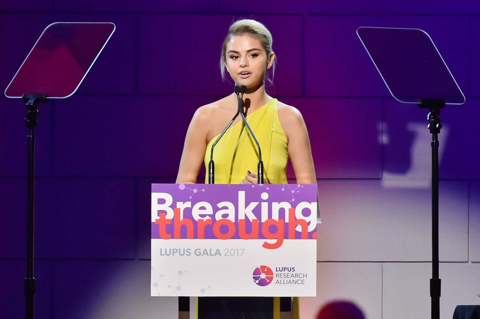 Selena_Gomez_-_Lupus_Research_Alliance__Breaking_Through_Lupus_Gala__on_November_20-20.jpg