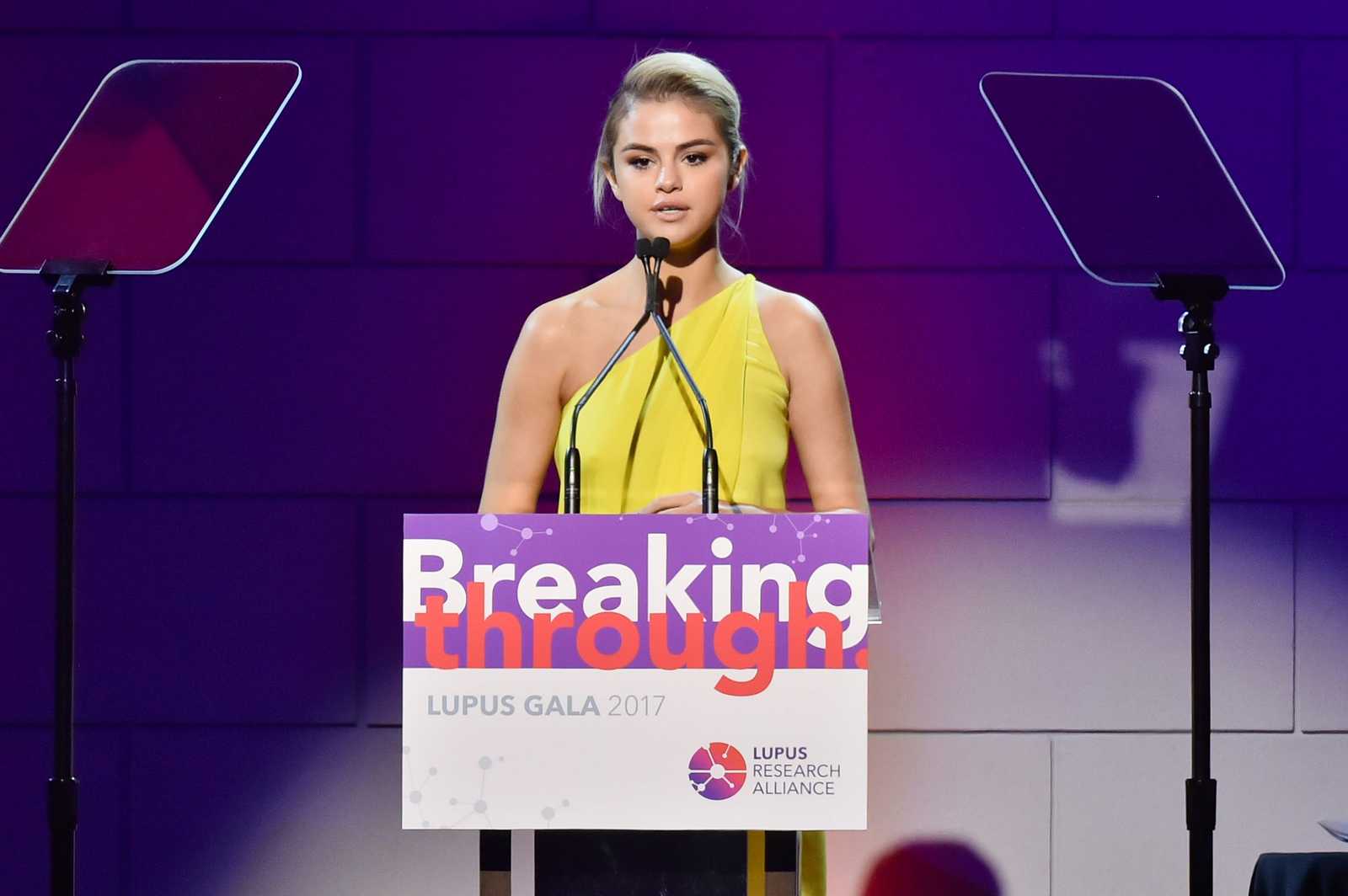 Selena_Gomez_-_Lupus_Research_Alliance__Breaking_Through_Lupus_Gala__on_November_20-21.jpg