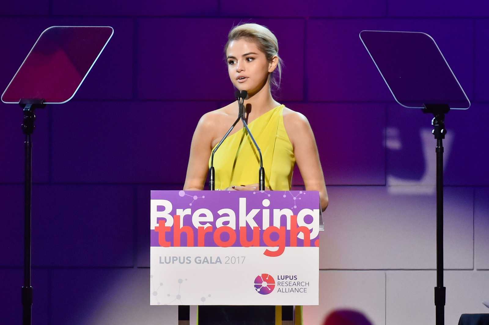 Selena_Gomez_-_Lupus_Research_Alliance__Breaking_Through_Lupus_Gala__on_November_20-22.jpg