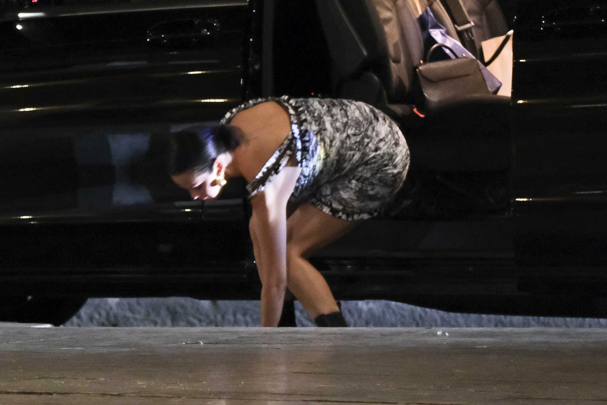 Selena_Gomez_-_Night_Out_in_Rome_0806202202.jpg