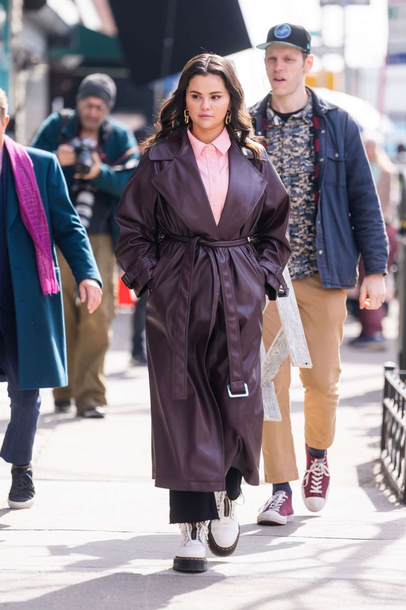 Selena_Gomez_-_On_the_set_of_Only_Murderers_in_the_Building_in_New_York_City_0317202309.jpg