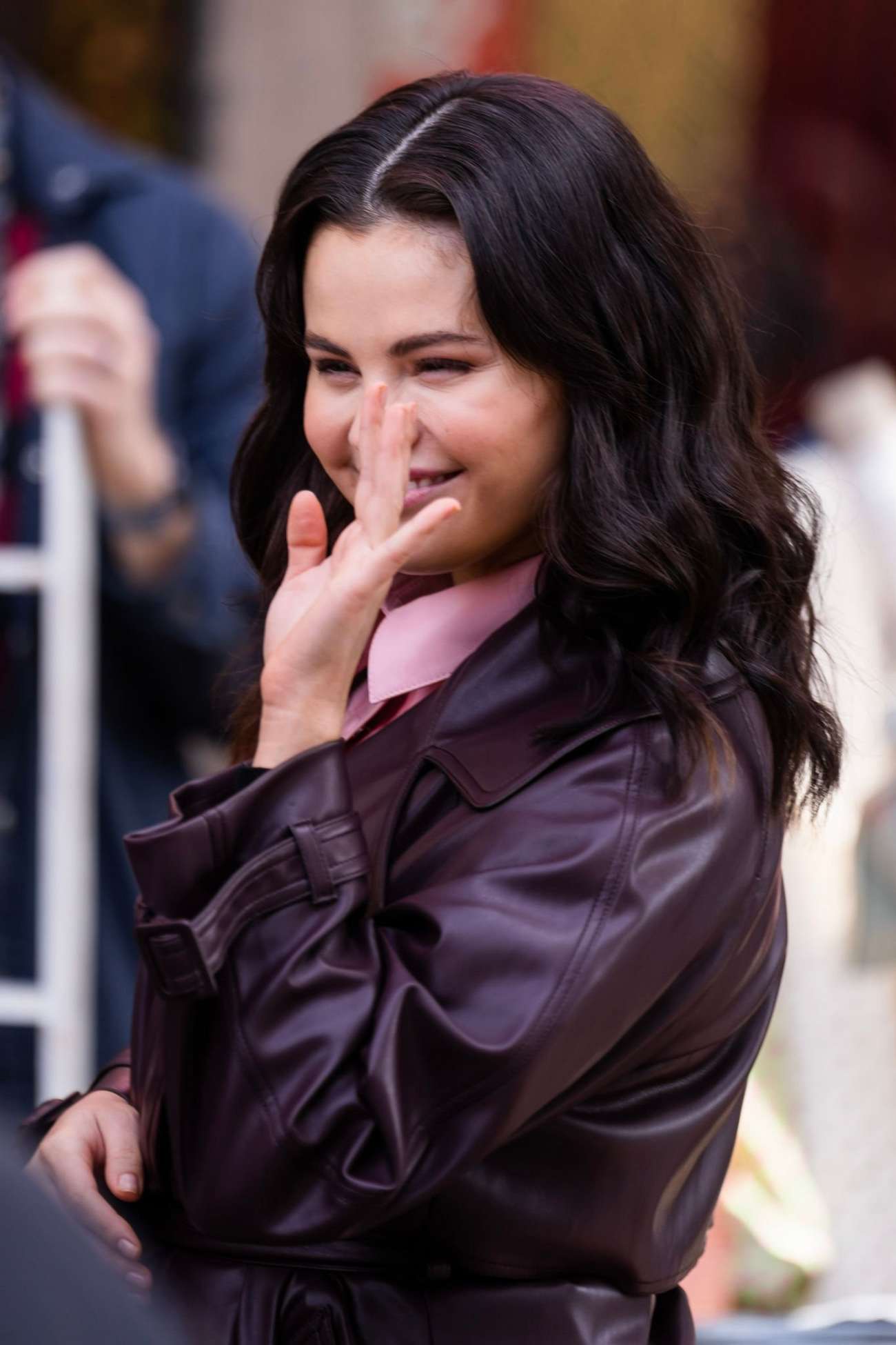 Selena_Gomez_-_On_the_set_of_Only_Murderers_in_the_Building_in_New_York_City_0317202310.jpg