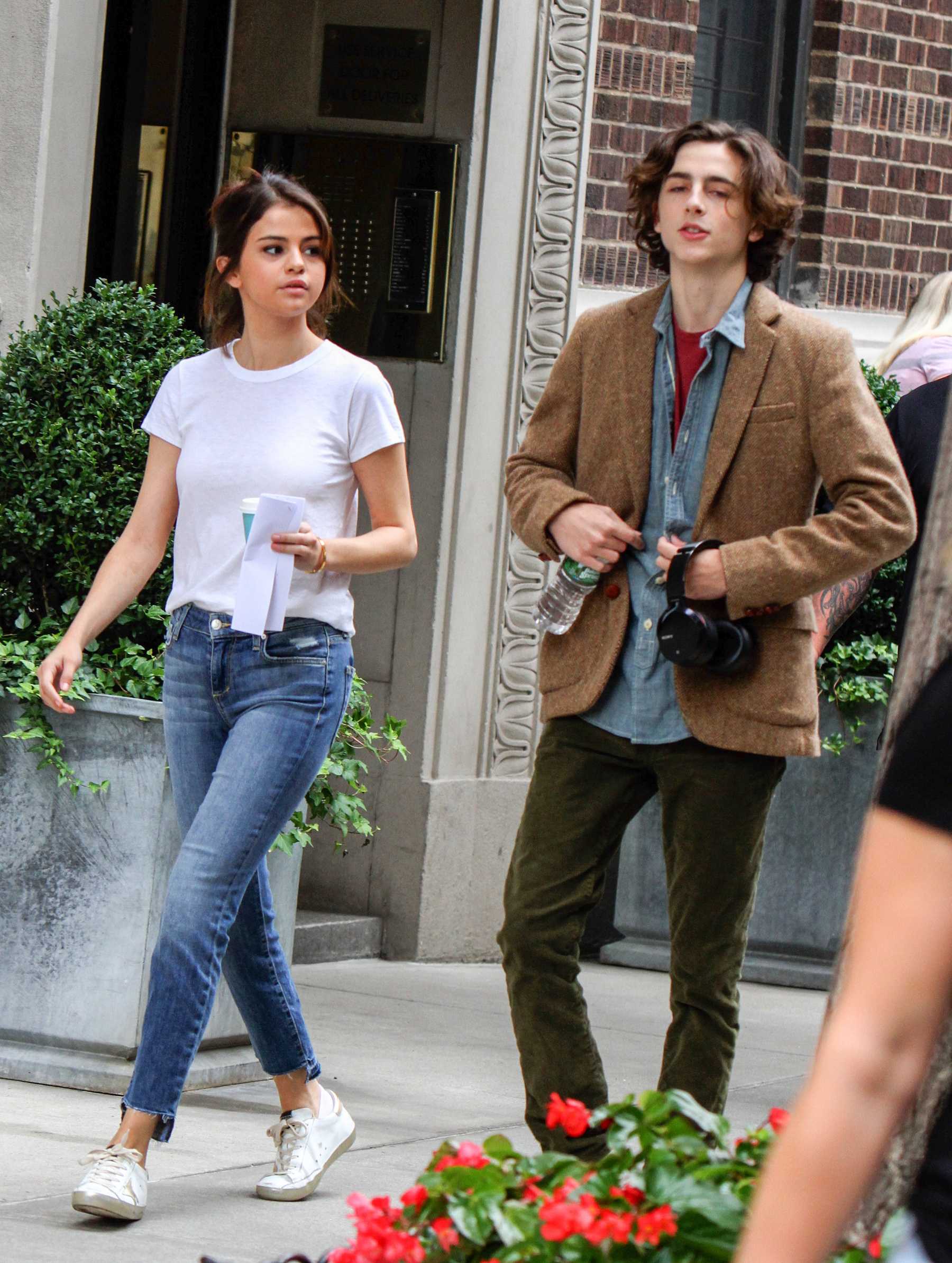 Selena_Gomez_-_On_the_set_of_Woody_Allen_film_in_NYC_on_September_14-02.jpg