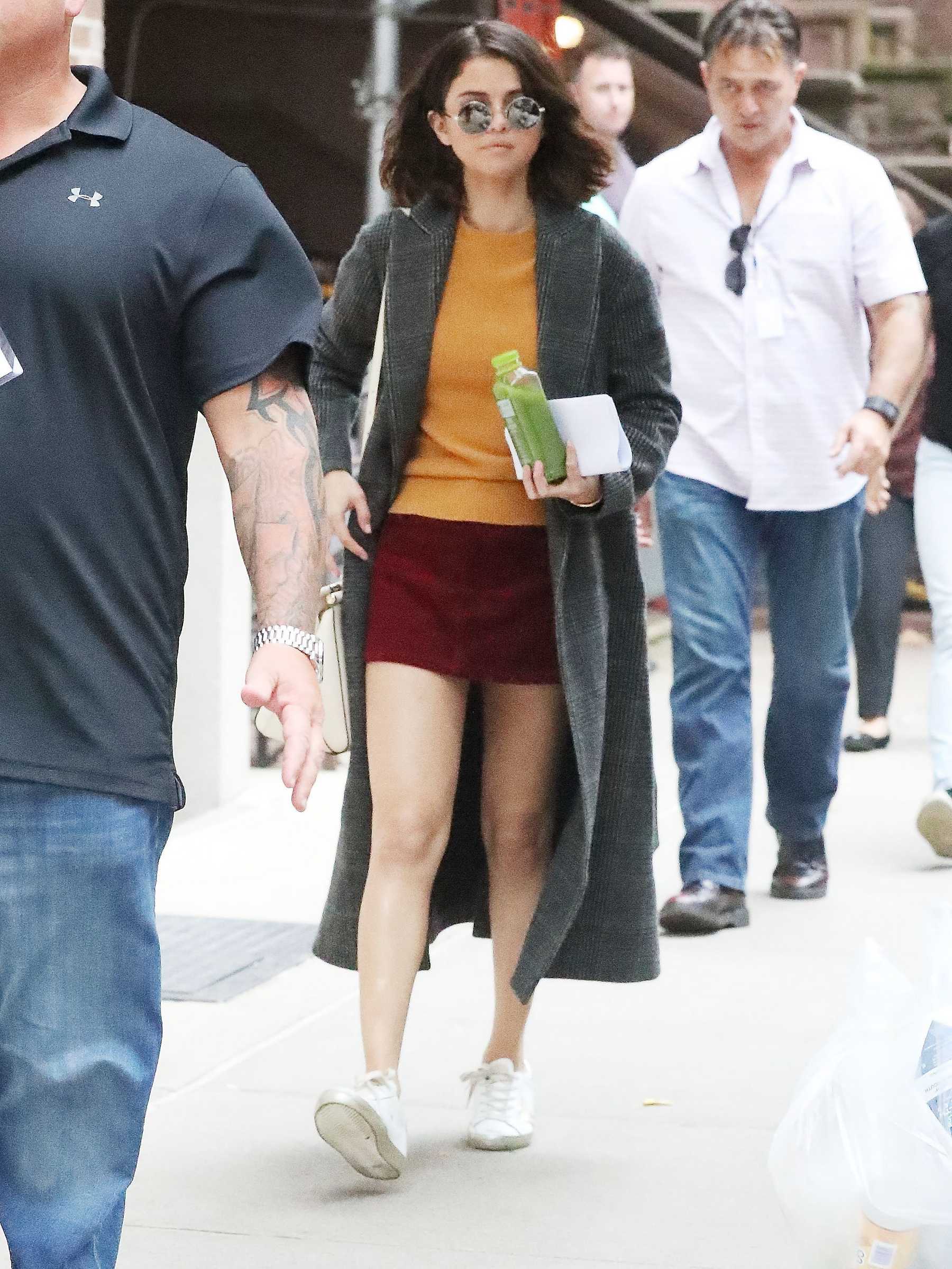 Selena_Gomez_-_On_the_set_of_Woody_Allen_film_in_NYC_on_September_14-36.jpg