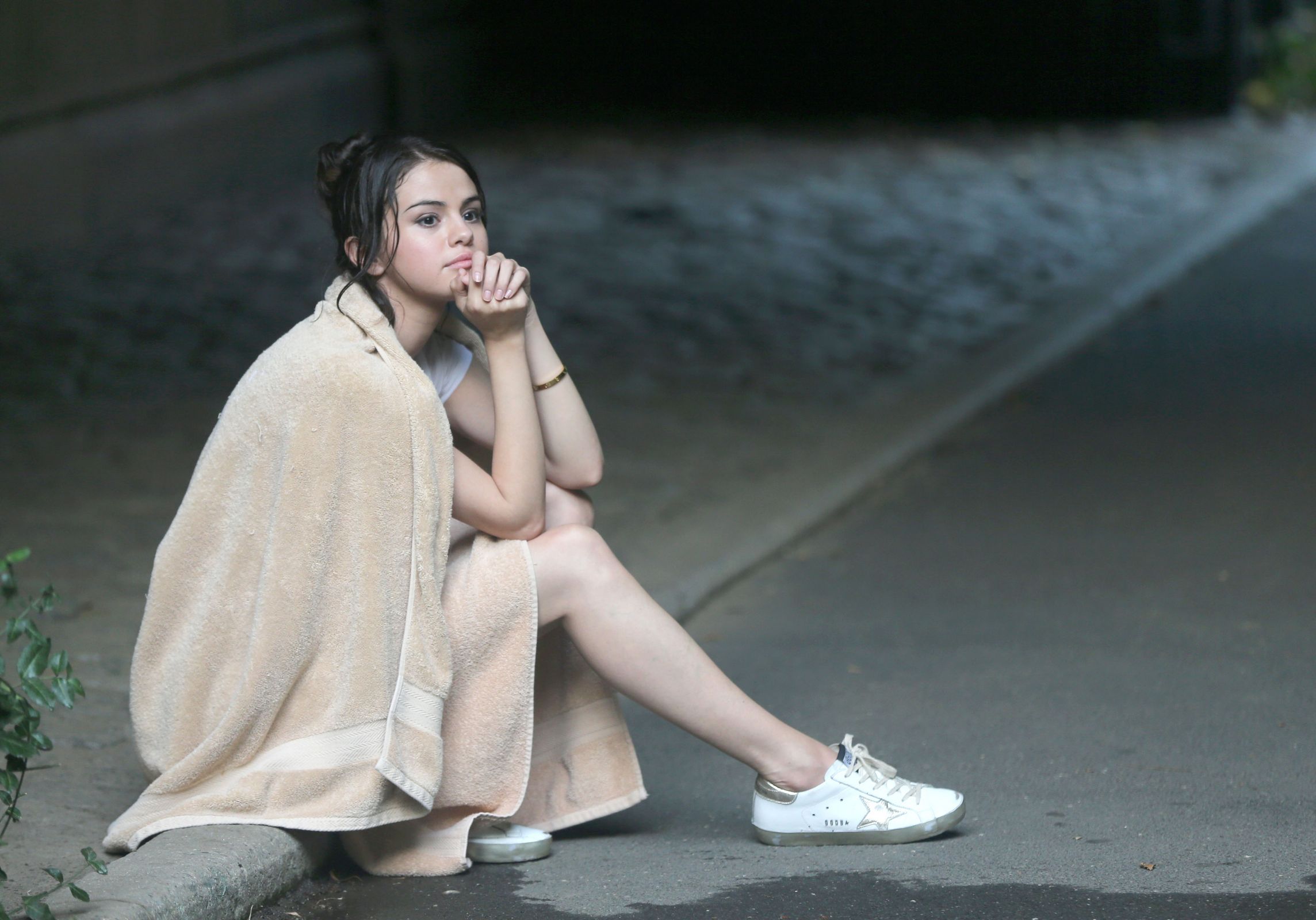 Selena_Gomez_-_On_the_set_of_Woody_Allen_film_in_NYC_on_September_26-03.jpg