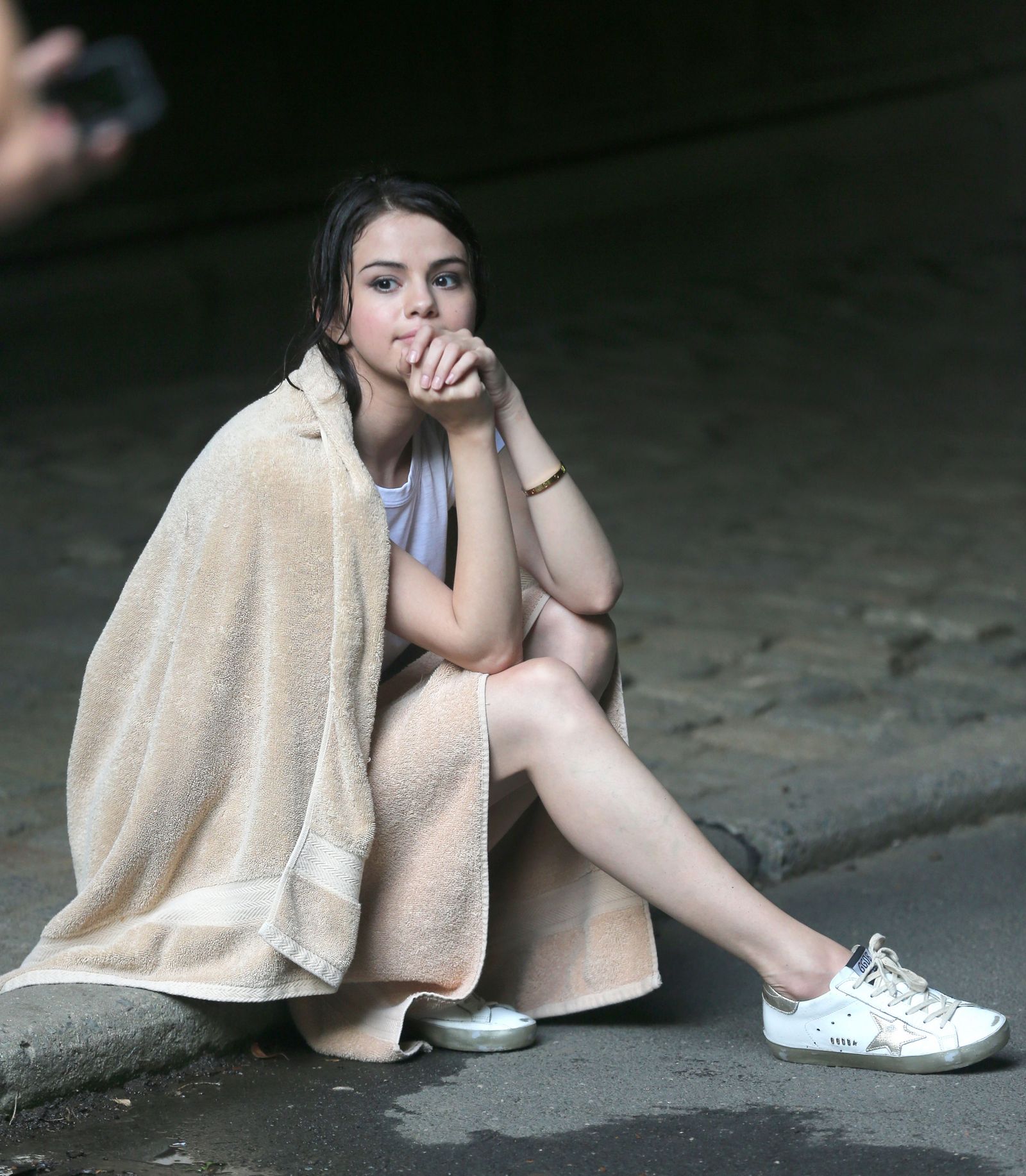 Selena_Gomez_-_On_the_set_of_Woody_Allen_film_in_NYC_on_September_26-04.jpg
