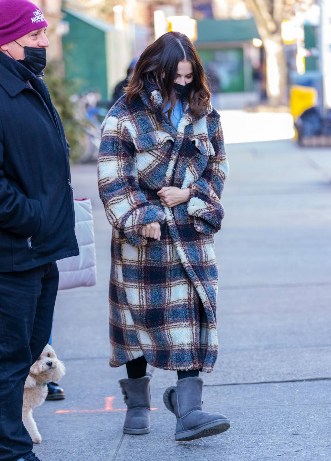 Selena_Gomez_-_On_the_set_of__Only_Murders_in_the_Building__in_New_York_March_42C_202203.jpg