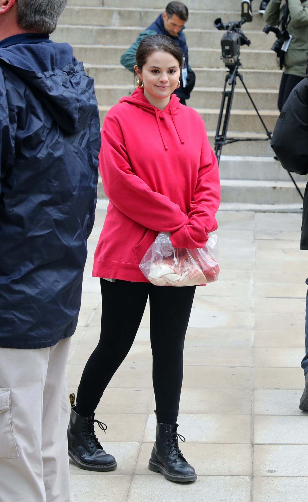 Selena_Gomez_-_Only_Murders_in_the_Building_at_the_Supreme_Courthouse_in_Long_Island2C_New_York_December_82C_202101.jpg