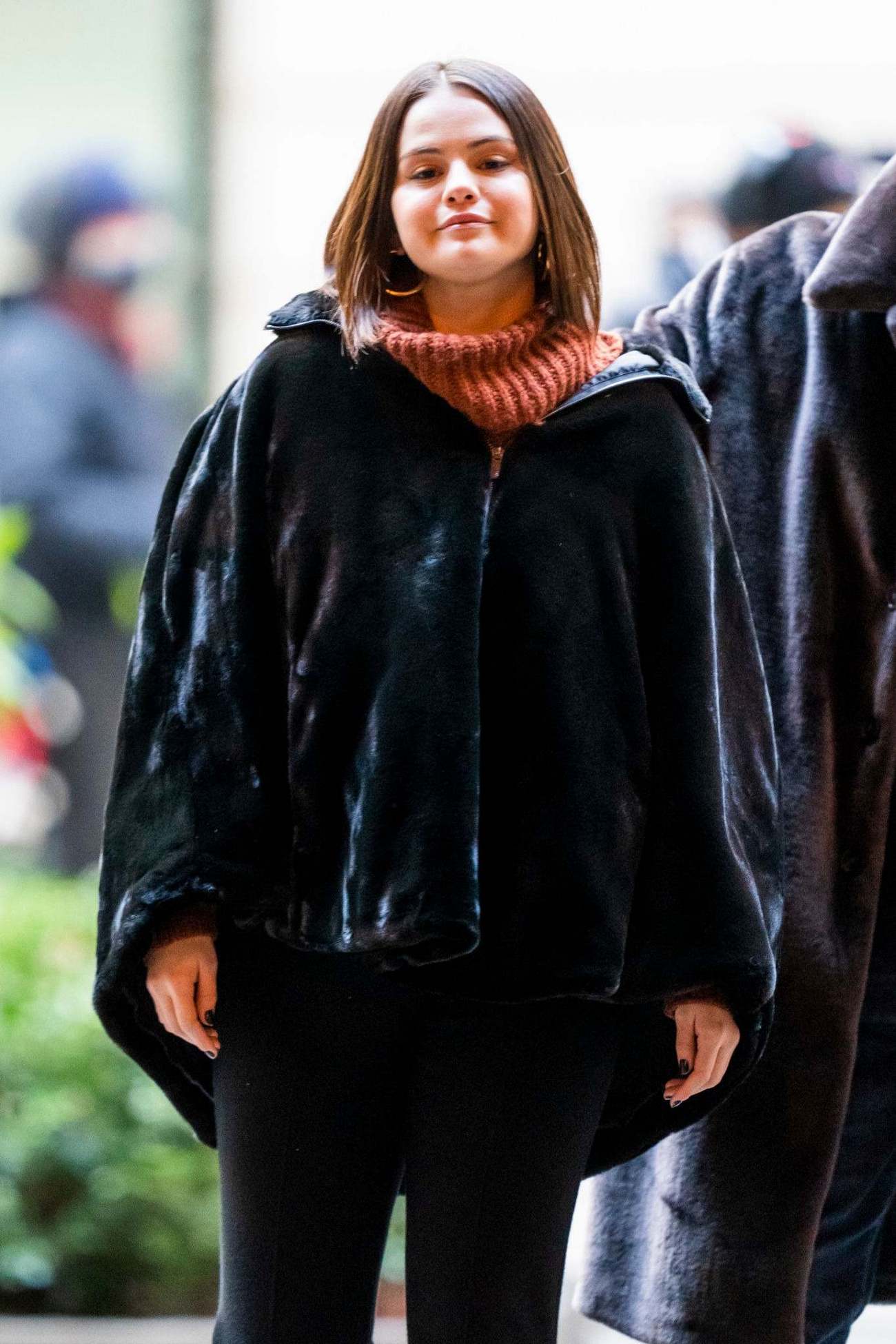 Selena_Gomez_-_Only_Murders_in_the_Building_season_2_in_New_York_City2C_1207202102.jpg