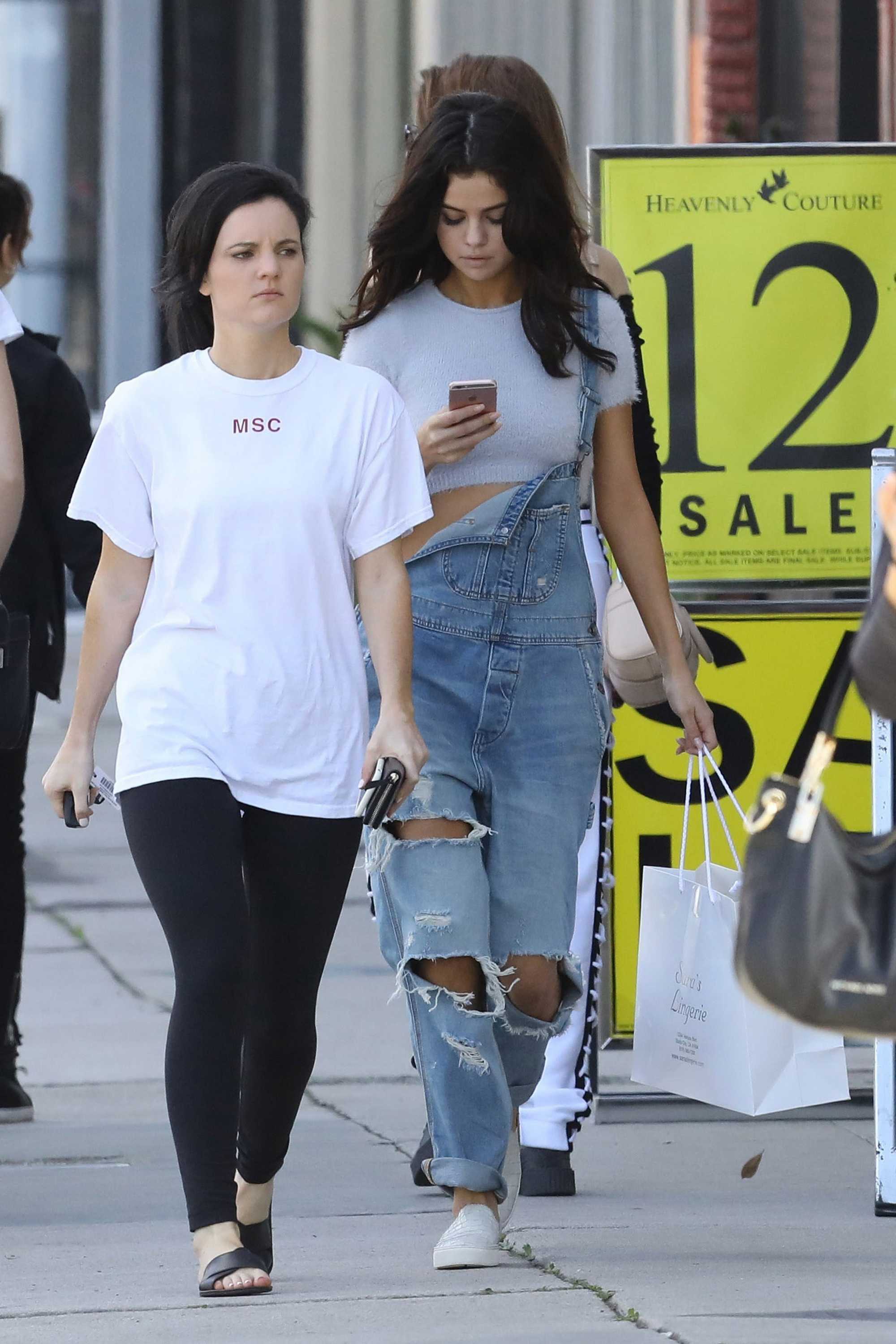 Selena_Gomez_-_Out_and_about_in_Los_Angeles_on_Feb_11-12.jpg