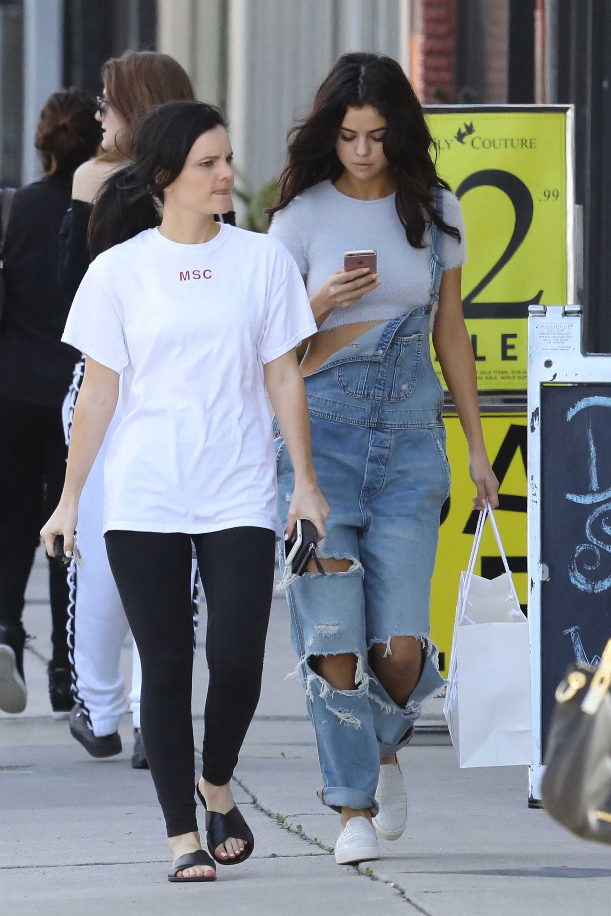 Selena_Gomez_-_Out_and_about_in_Los_Angeles_on_Feb_11-20.jpg