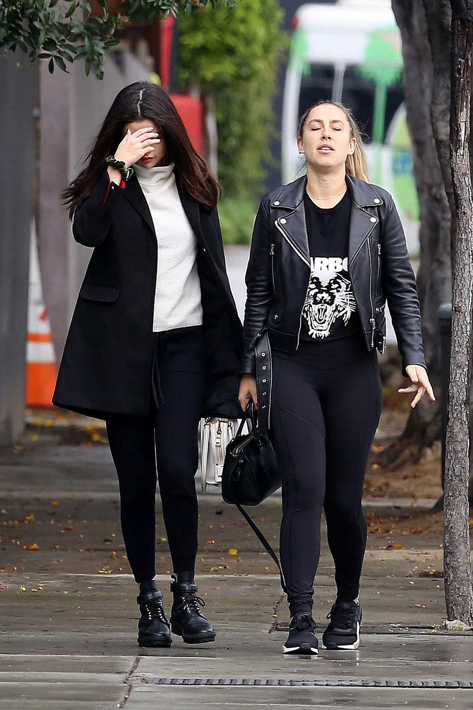 Selena_Gomez_-_Out_and_about_in_Los_Angeles_on_Feb_21-07.jpg