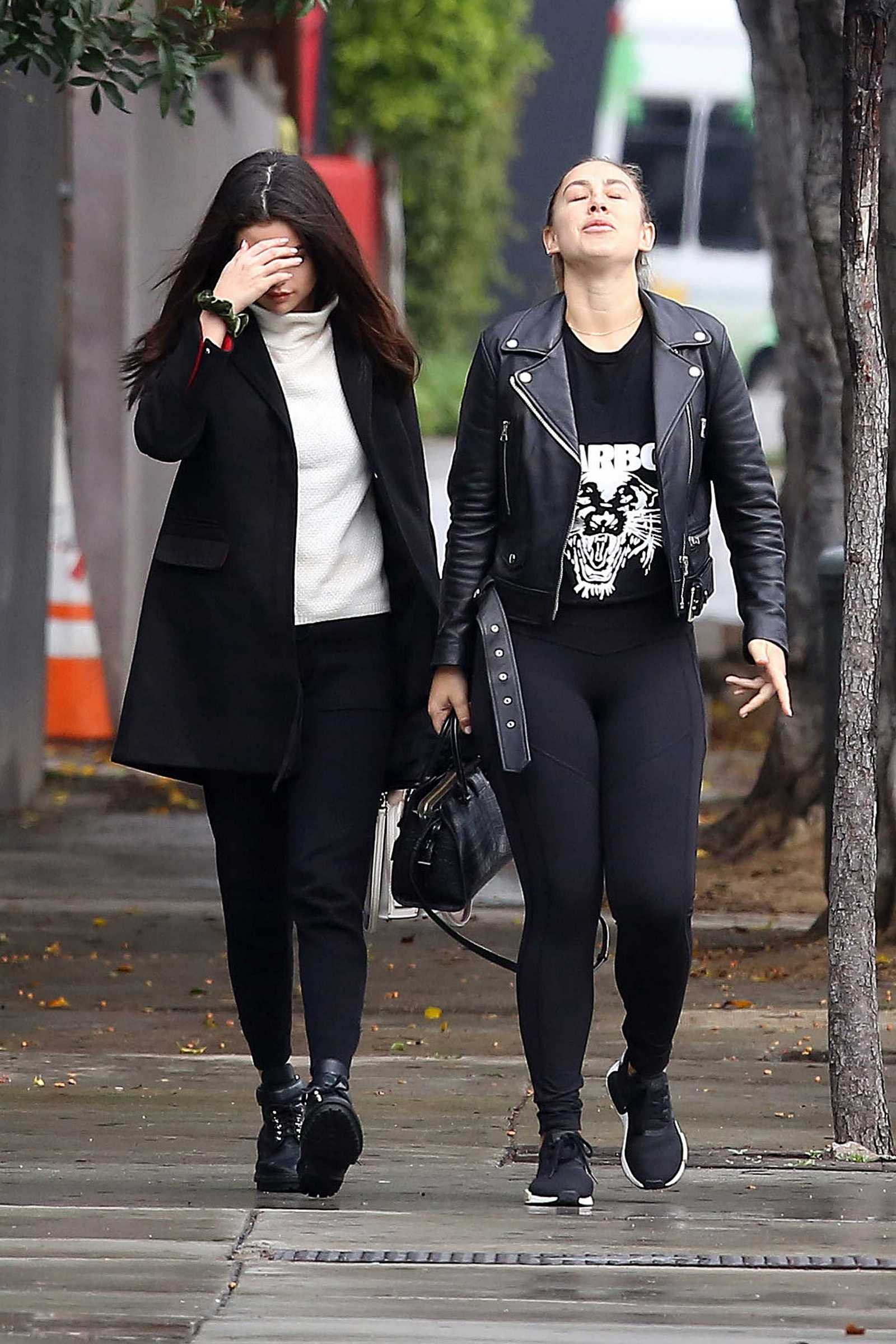 Selena_Gomez_-_Out_and_about_in_Los_Angeles_on_Feb_21-08.jpg