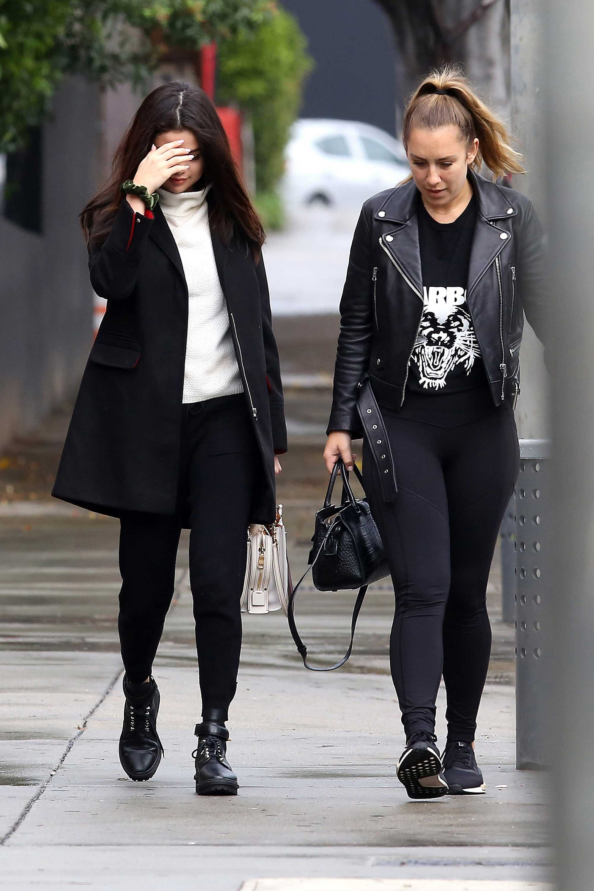 Selena_Gomez_-_Out_and_about_in_Los_Angeles_on_Feb_21-11.jpg