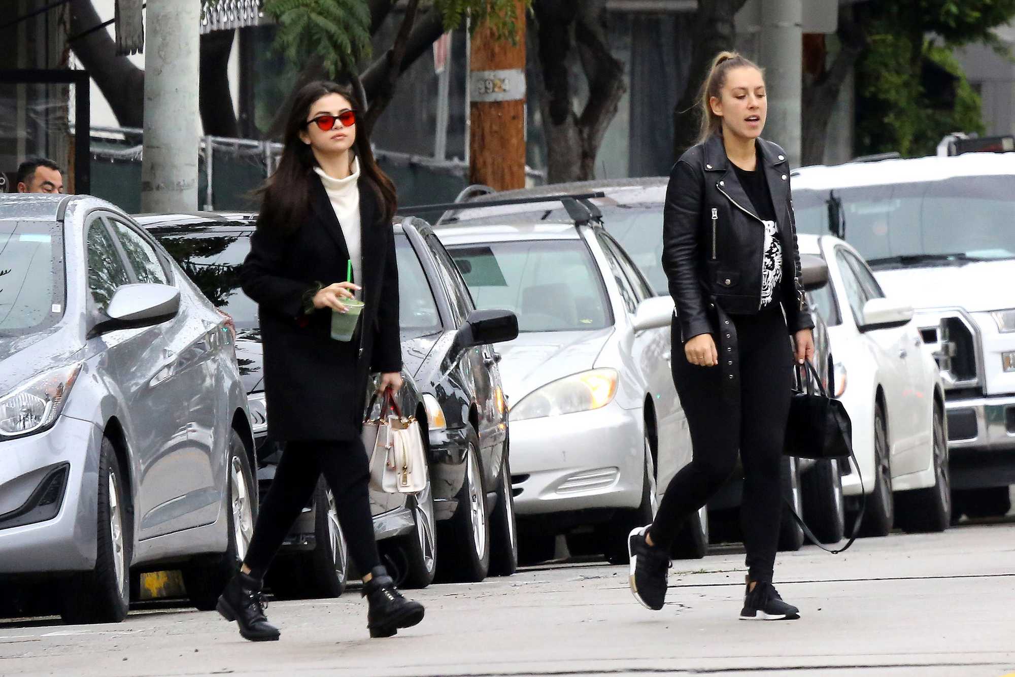 Selena_Gomez_-_Out_and_about_in_Los_Angeles_on_Feb_21-22.jpg