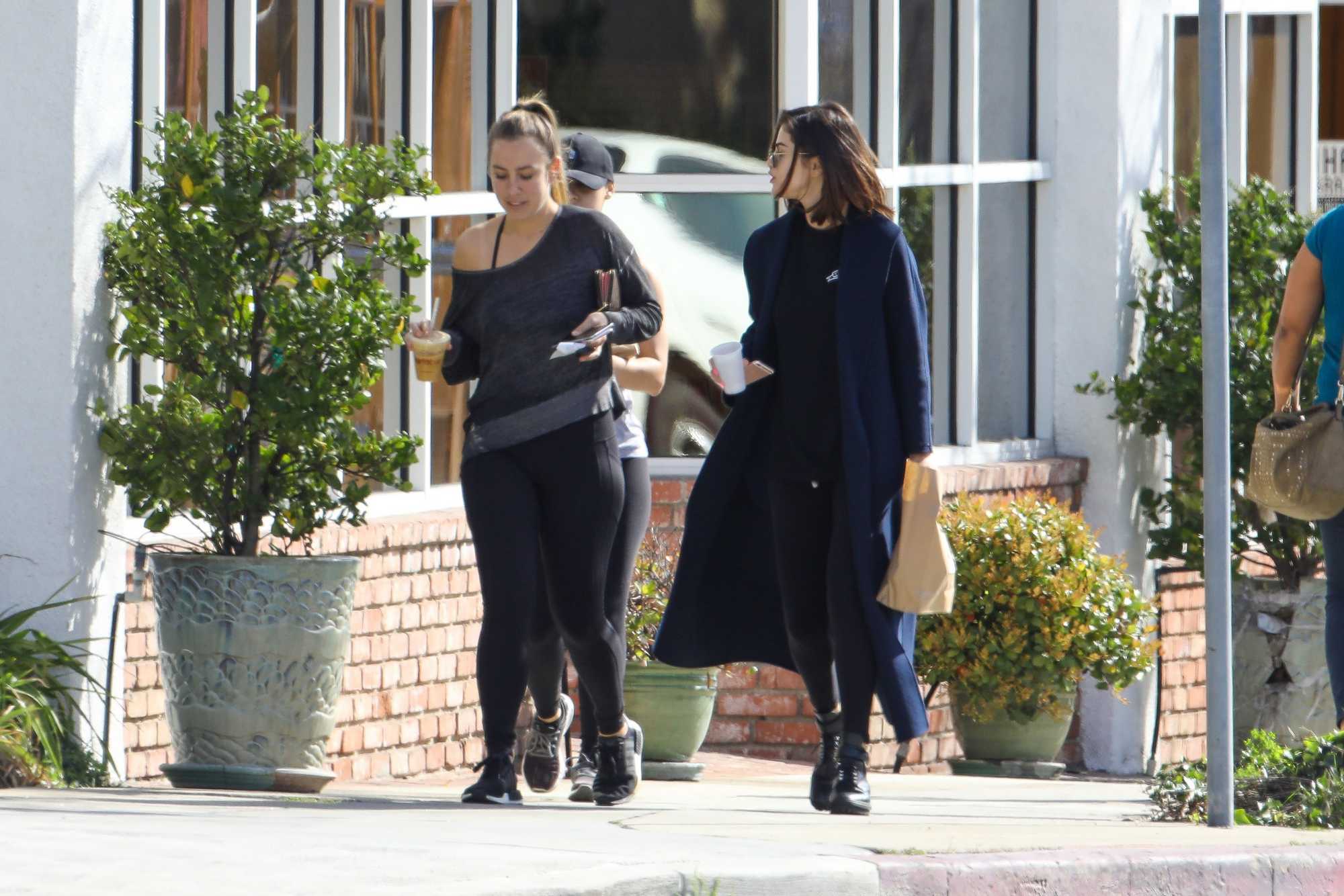 Selena_Gomez_-_Out_for_Breakfast_with_Friends_in_Los_Angeles_on_March_7-10.jpg