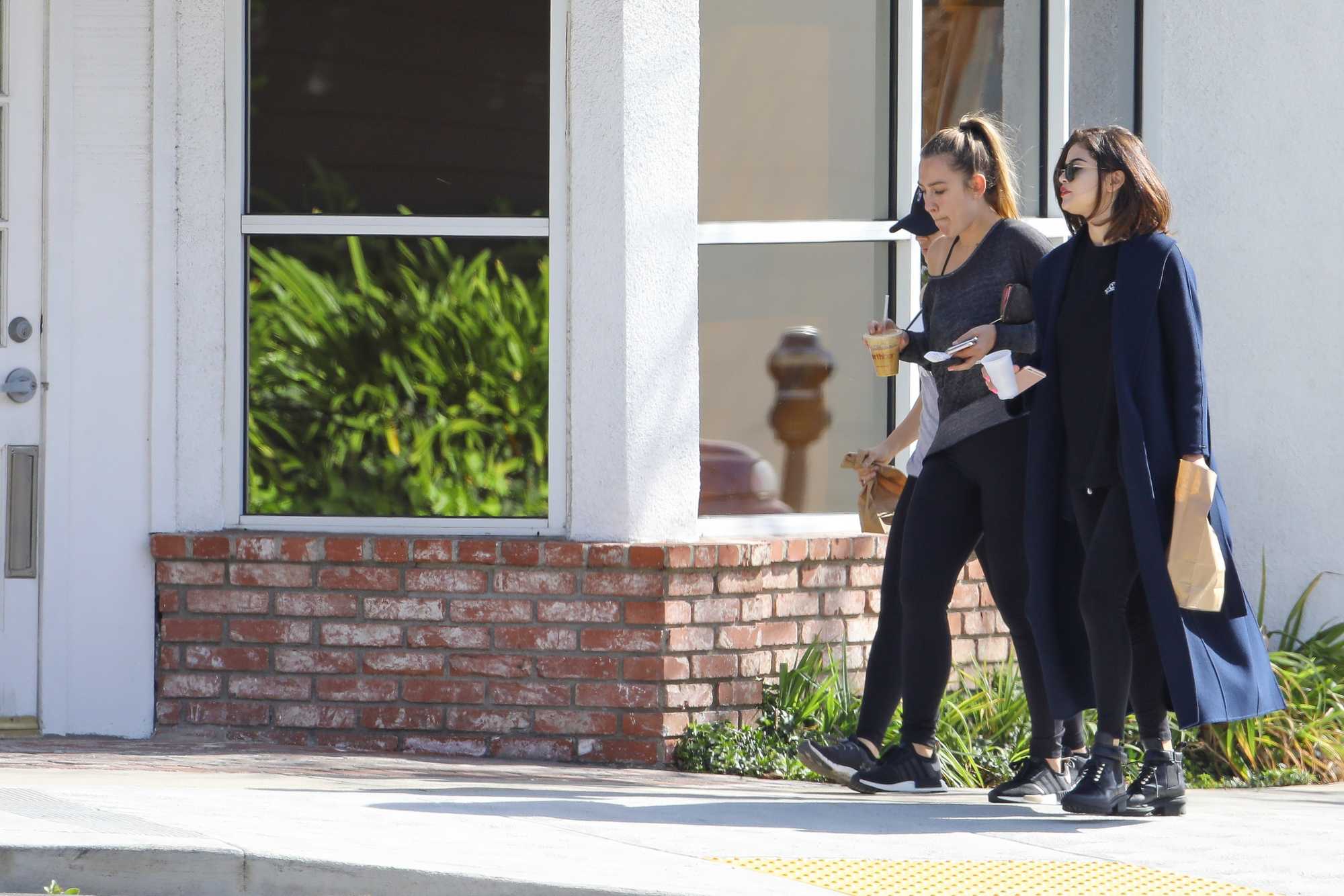 Selena_Gomez_-_Out_for_Breakfast_with_Friends_in_Los_Angeles_on_March_7-12.jpg