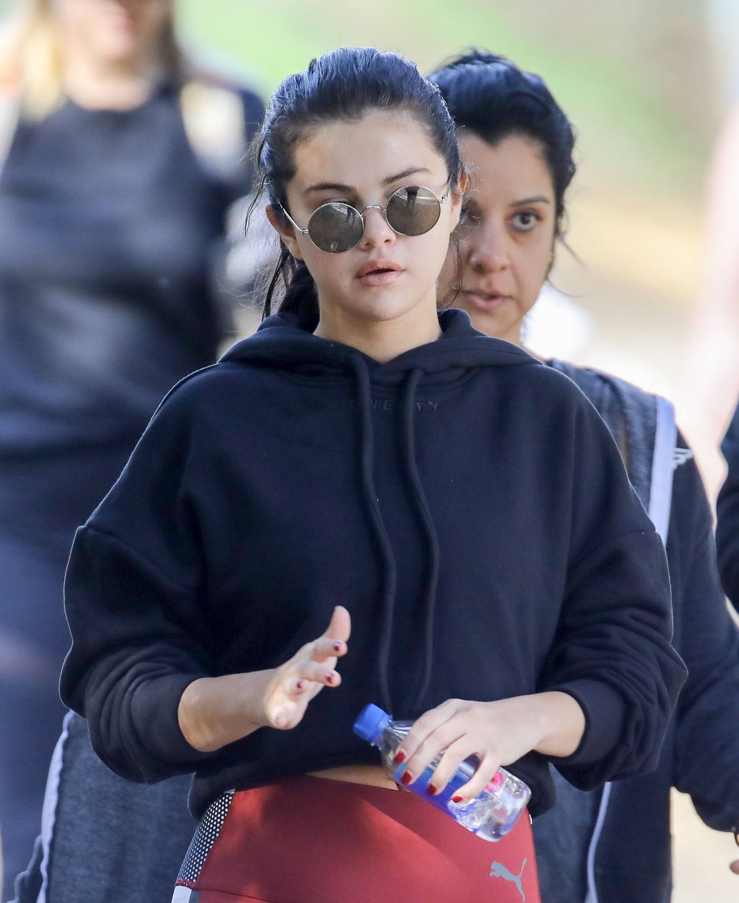 Selena_Gomez_-_Out_for_a_hike_in_Los_Angeles2C_2018-12-22-16.jpg