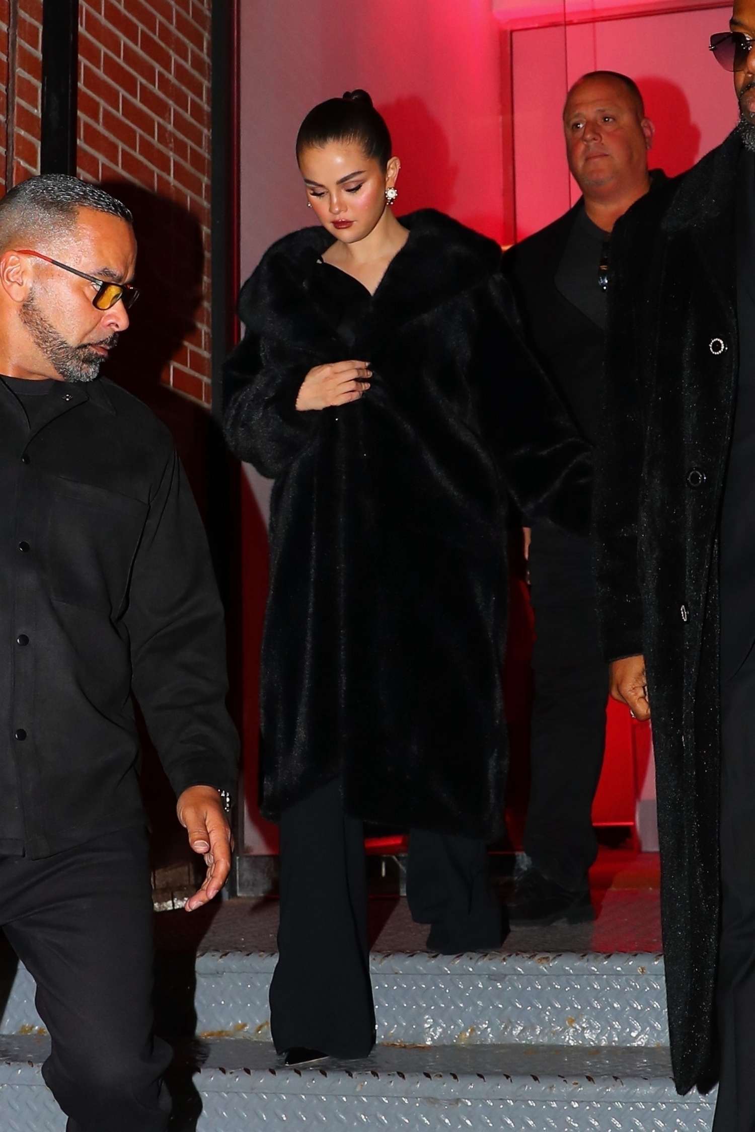 Selena_Gomez_-_Out_in_New_York_March_292C_202302.jpg