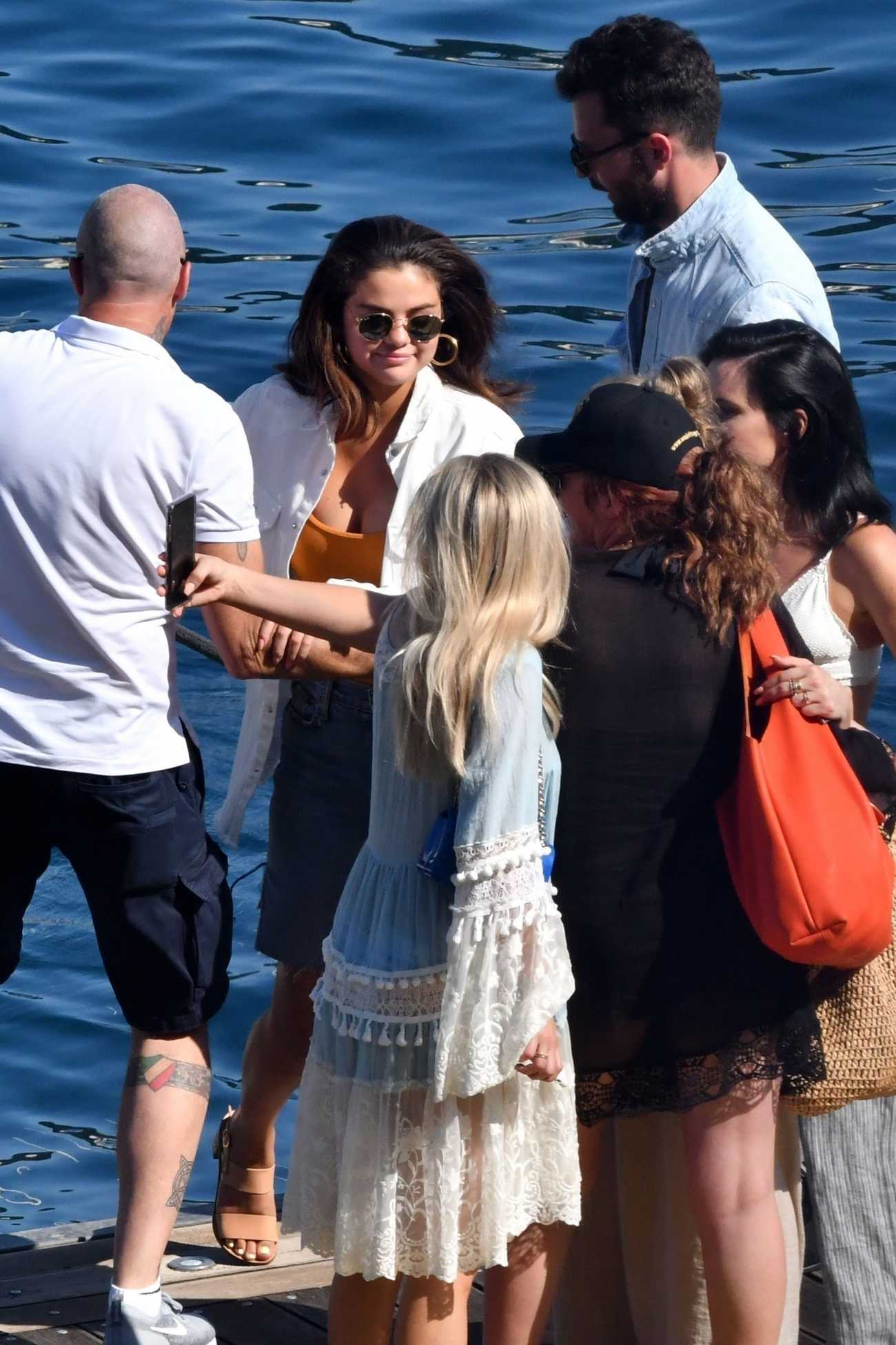 Selena_Gomez_-_Out_on_holiday_on_the_Amalfi_Coast2C_Italy_28July_242C_201929-07.jpg