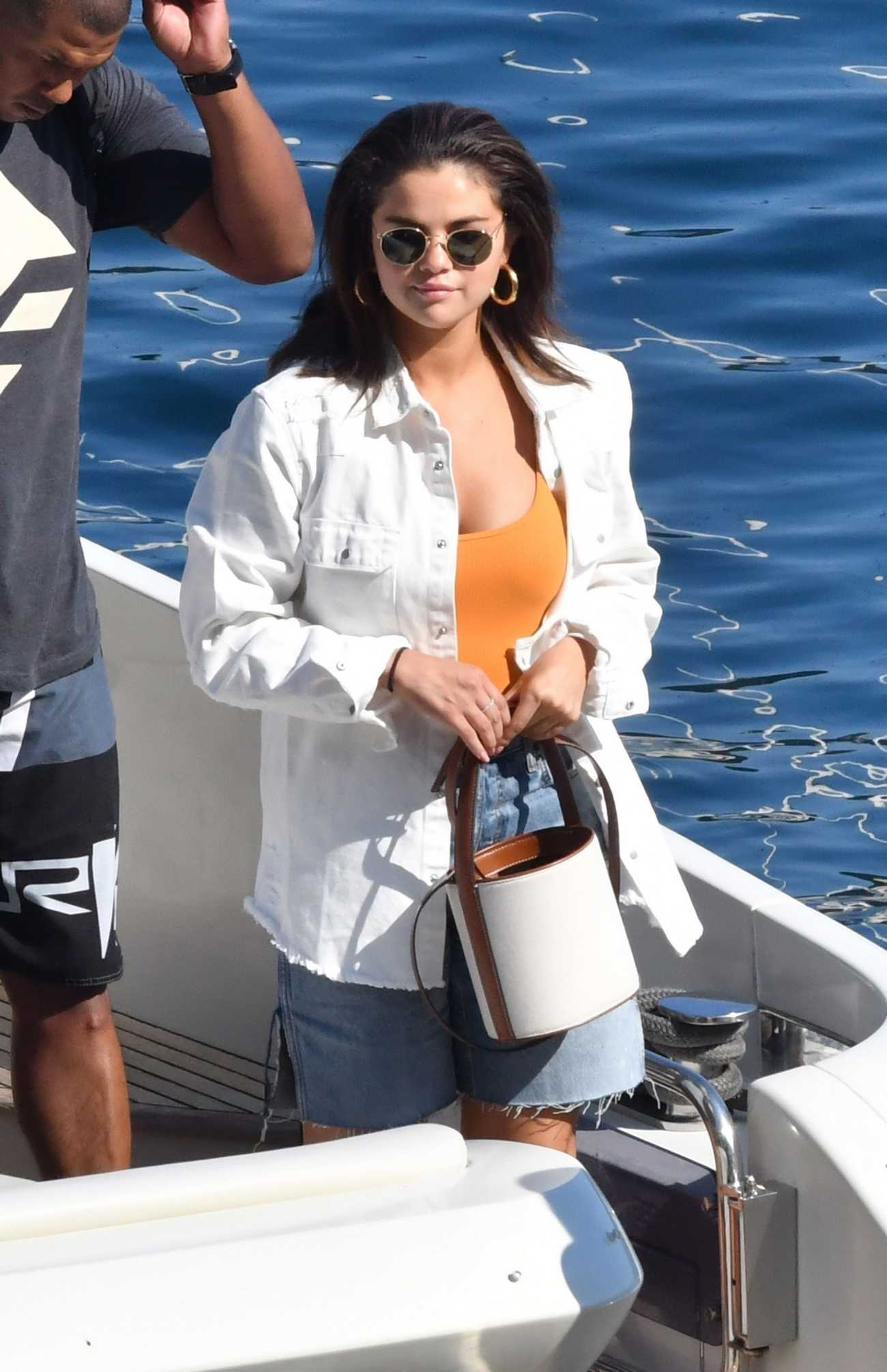 Selena_Gomez_-_Out_on_holiday_on_the_Amalfi_Coast2C_Italy_28July_242C_201929-09.jpg