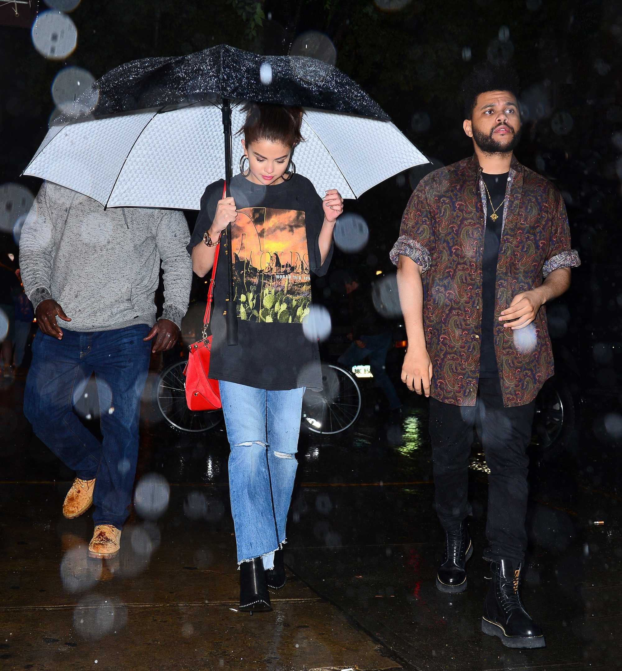 Selena_Gomez_-_Out_with_The_Weeknd_in_New_York_on_September_2-08.jpg