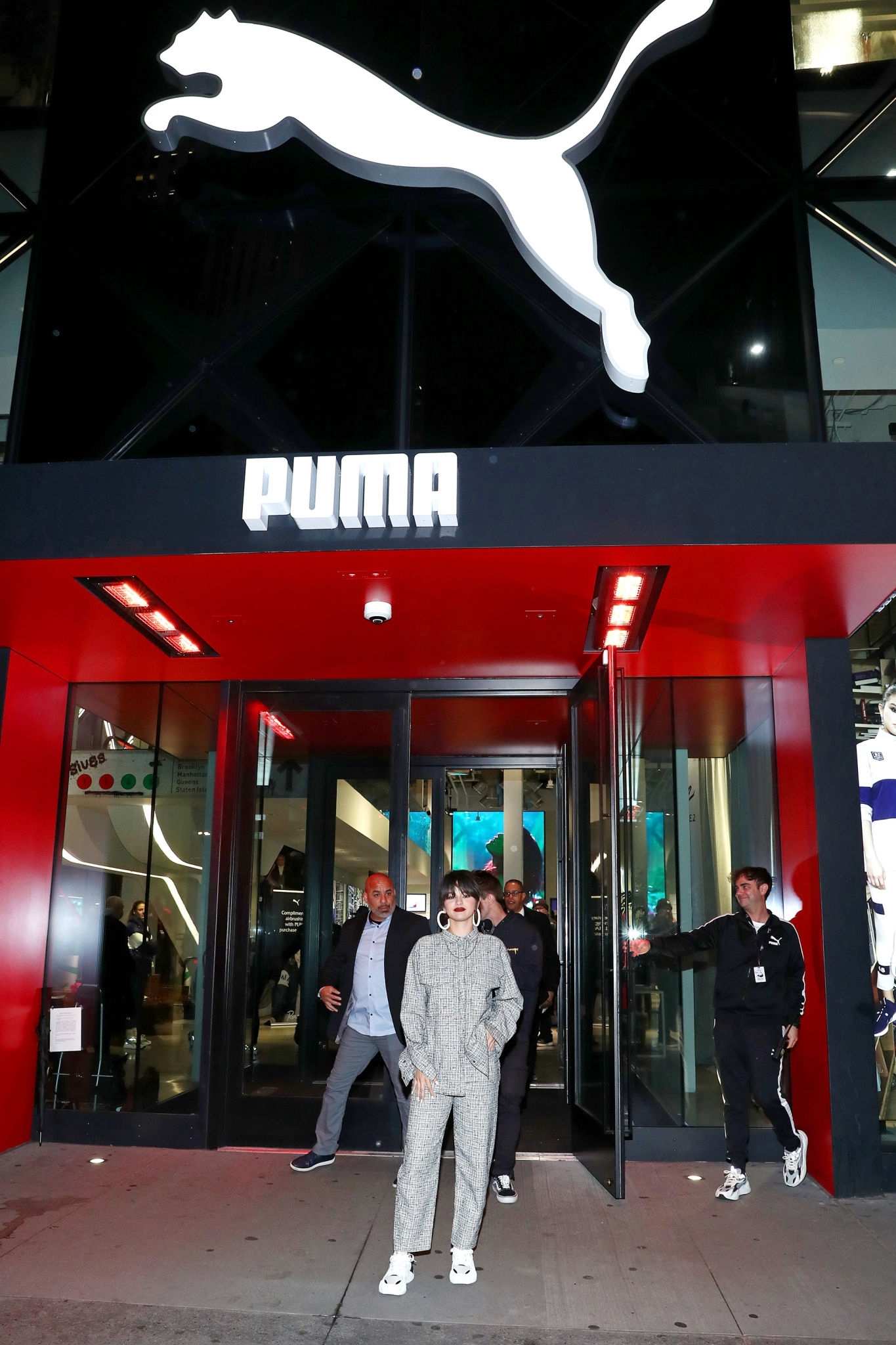 Selena_Gomez_-_Puma_flagship_store_in_New_York_January_142C_2020-10.jpg