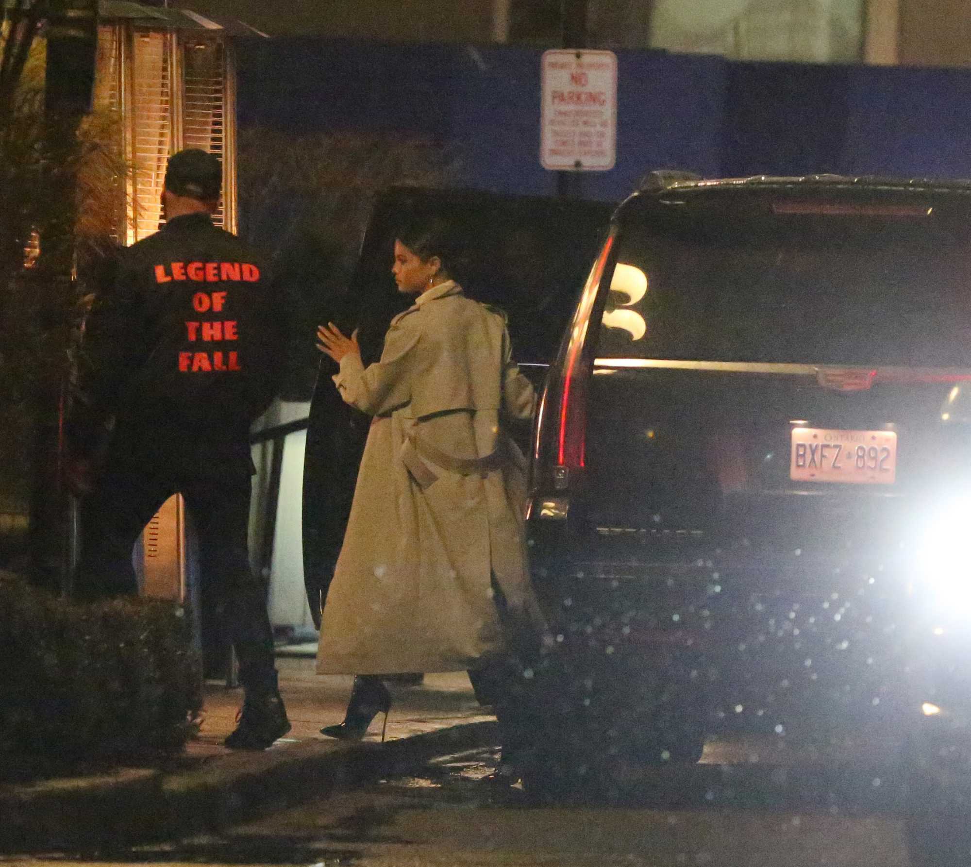 Selena_Gomez_-_Returns_to_Toronto_for_her_beau_The_Weeknd_on_March_18-03.jpg