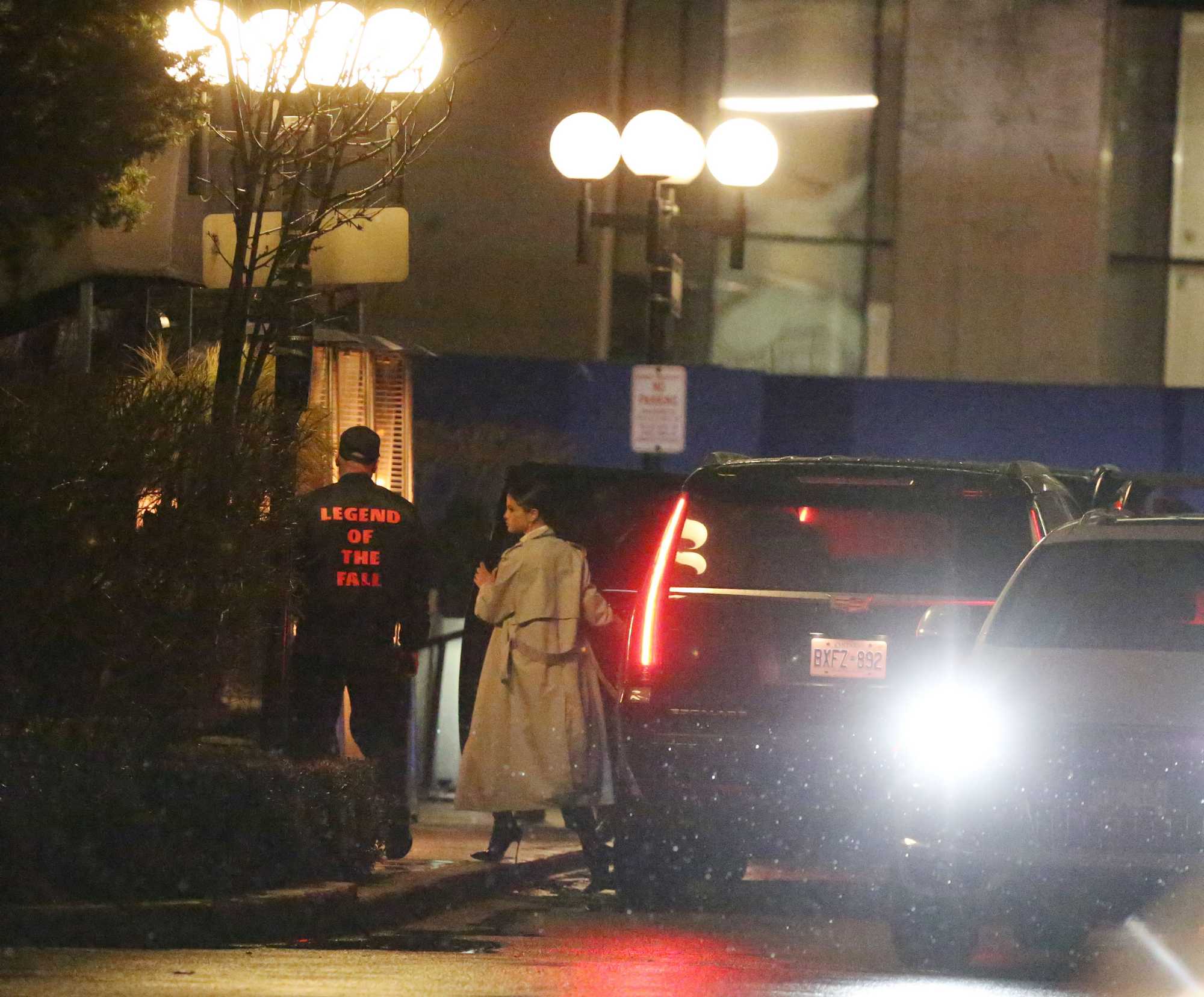 Selena_Gomez_-_Returns_to_Toronto_for_her_beau_The_Weeknd_on_March_18-04.jpg